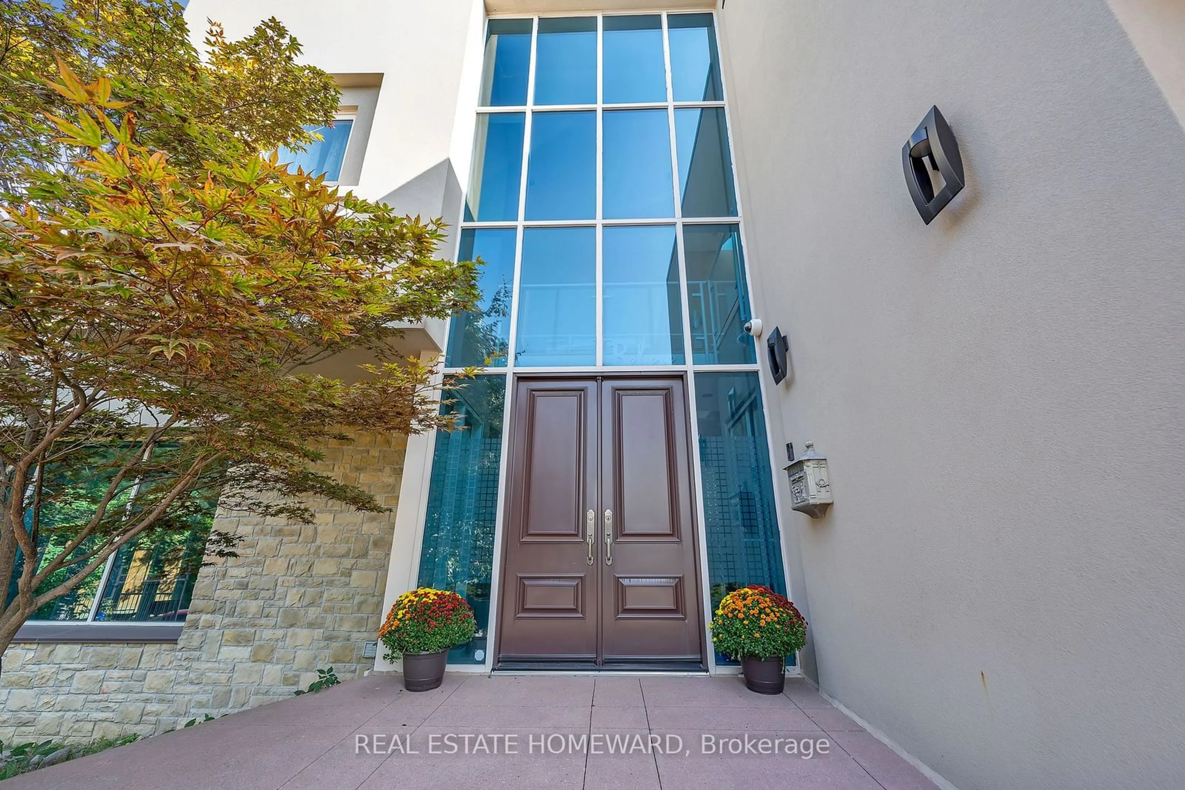 Indoor entryway for 128 Laurentide Dr, Toronto Ontario M3A 3E5