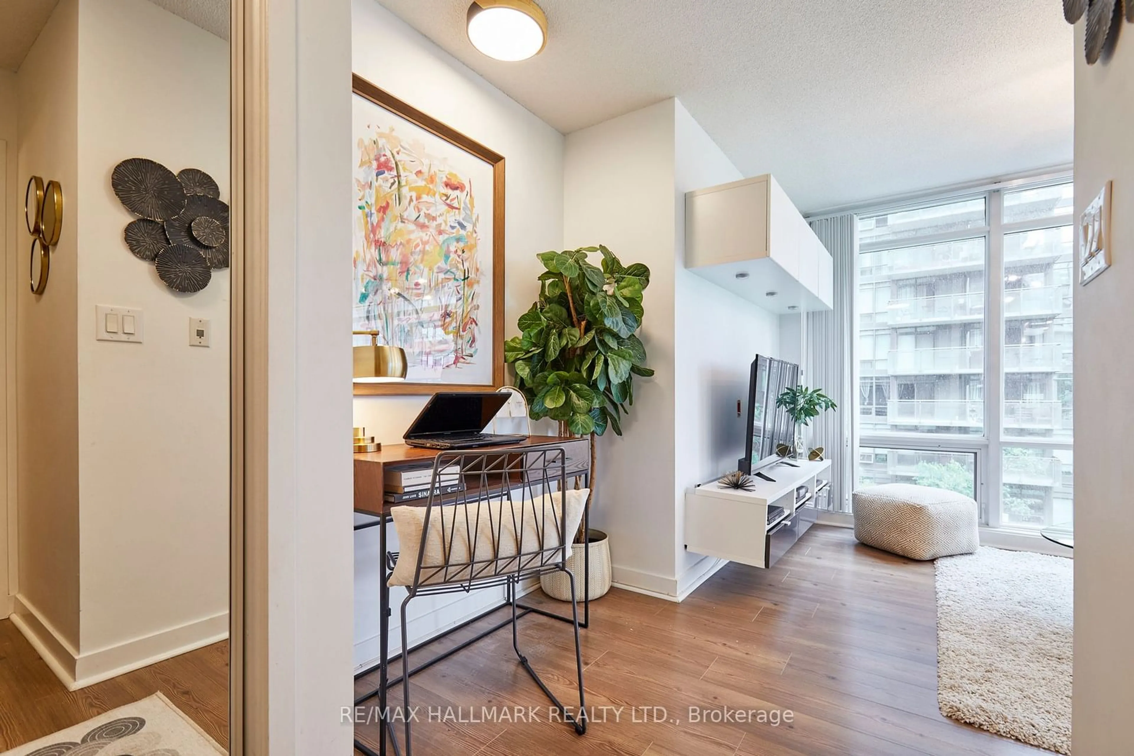 Indoor entryway for 25 Telegram Mews #506, Toronto Ontario M5V 3Z1