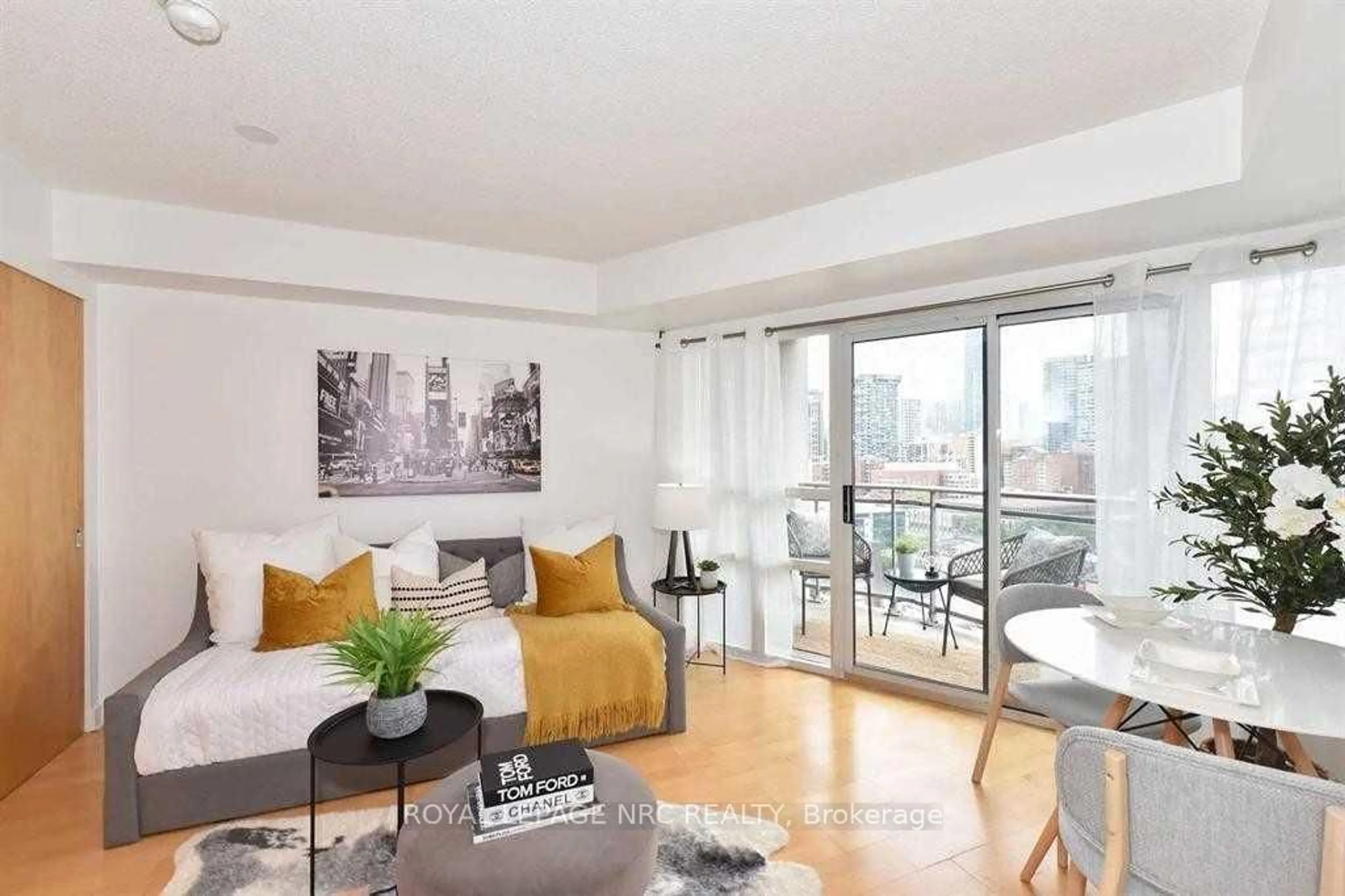 Living room with furniture, wood/laminate floor for 255 Richmond St #1211, Toronto Ontario M5A 4T7