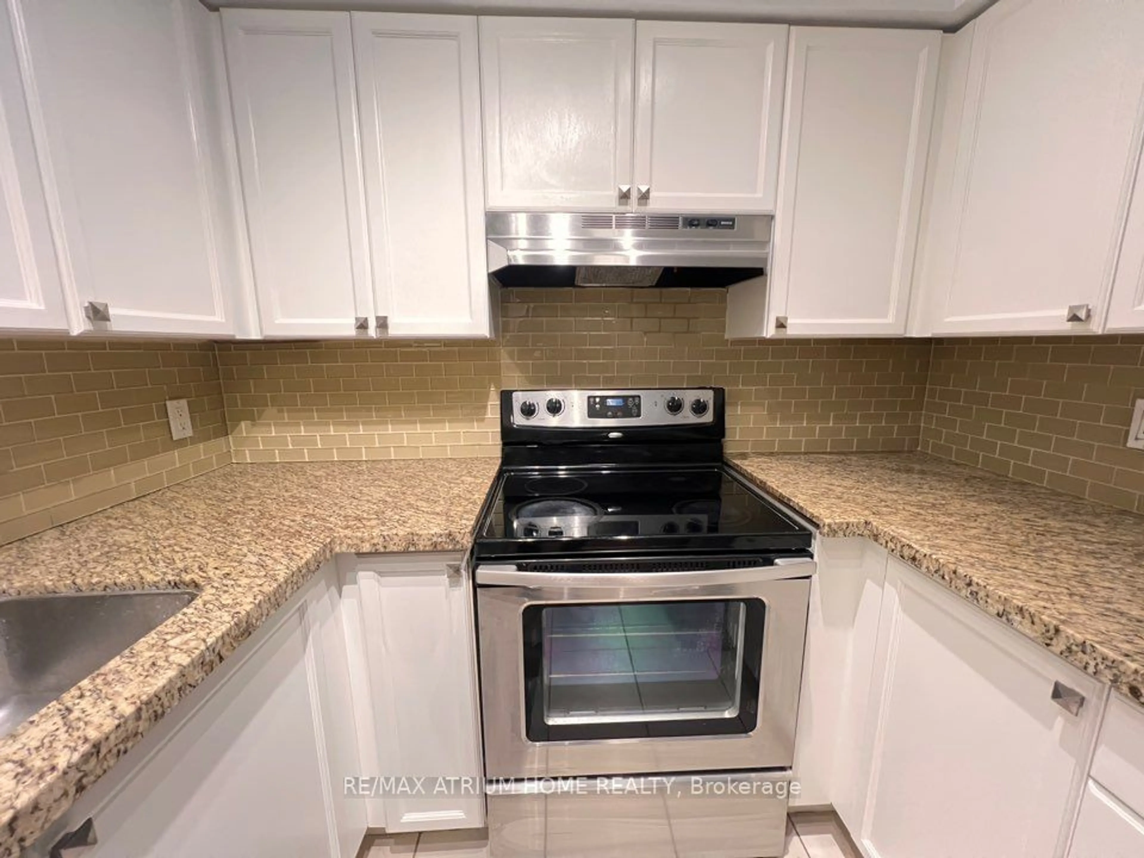 Standard kitchen, ceramic/tile floor for 35 Finch Ave #2511, Toronto Ontario M2N 6Z8