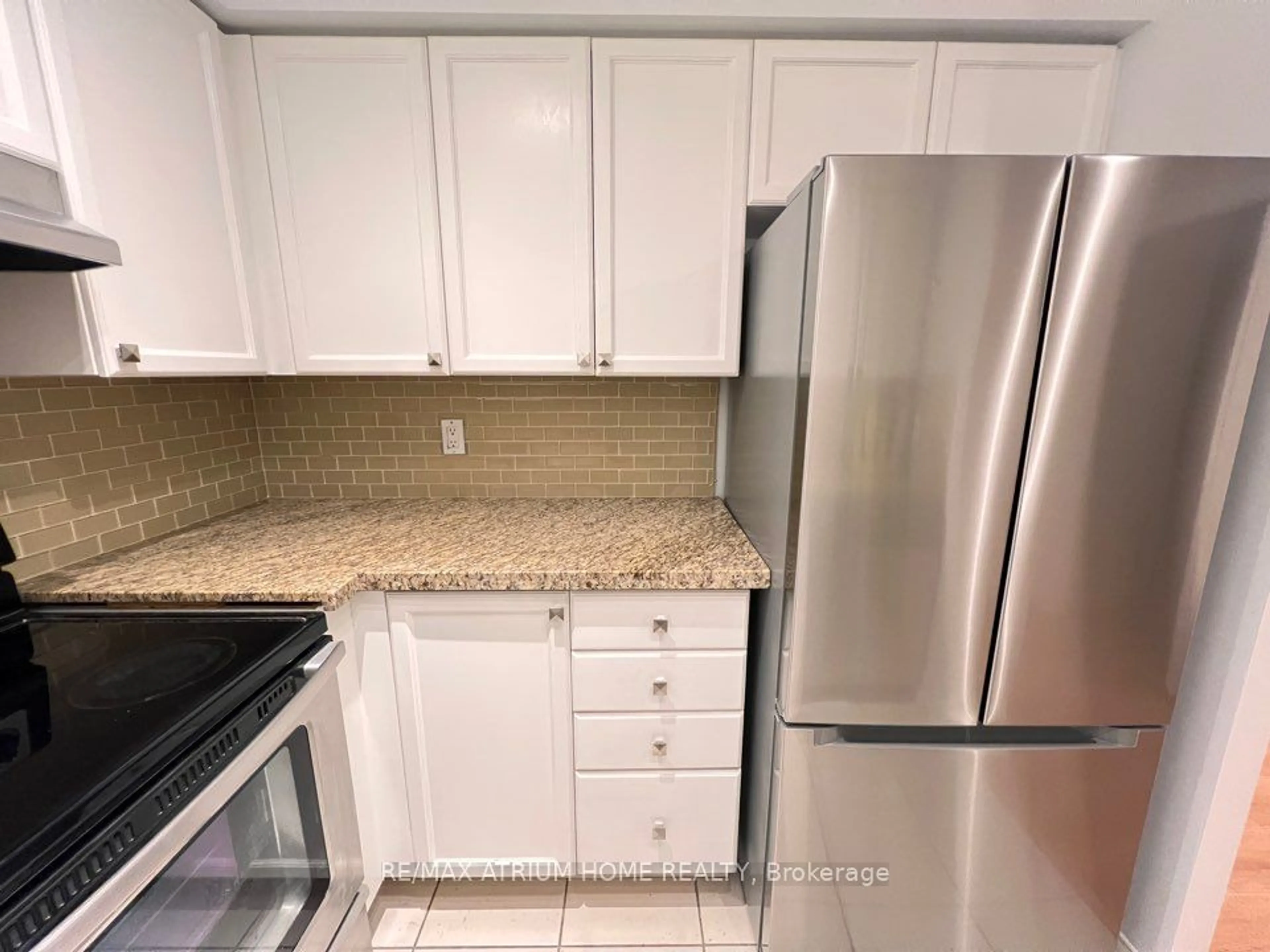 Standard kitchen, ceramic/tile floor for 35 Finch Ave #2511, Toronto Ontario M2N 6Z8