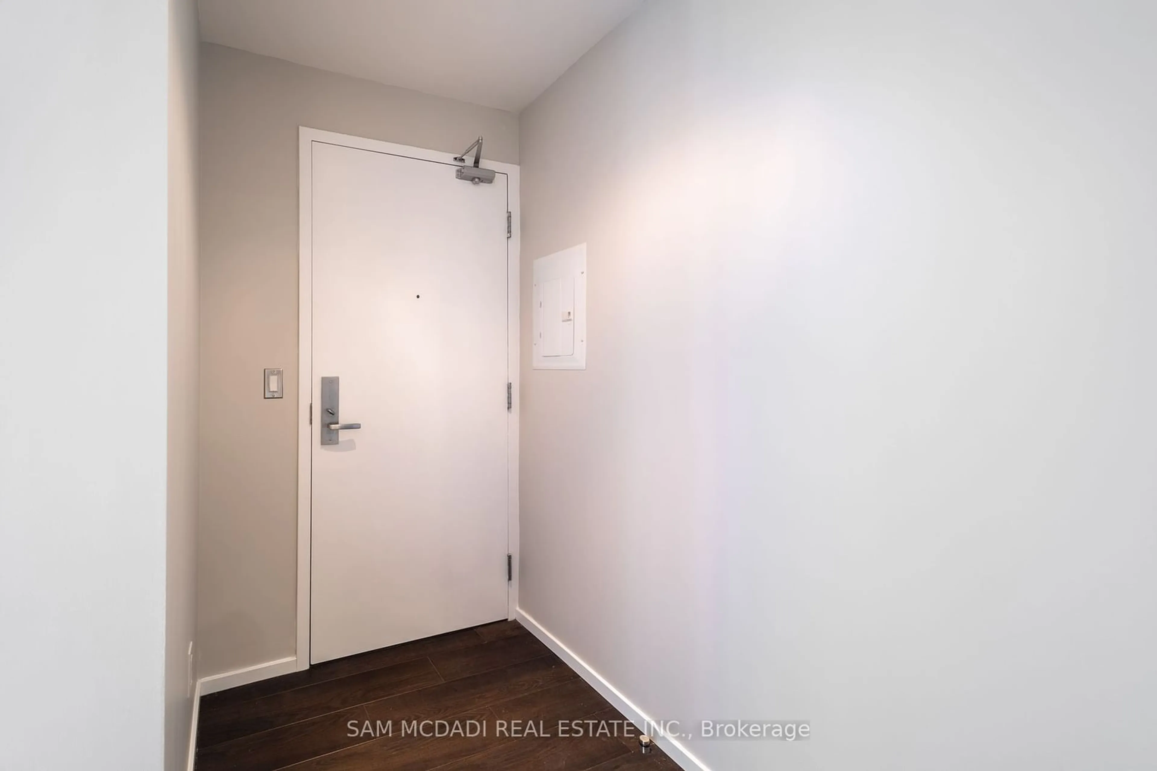 Indoor entryway for 8 Charlotte St #1108, Toronto Ontario M5V 0K4