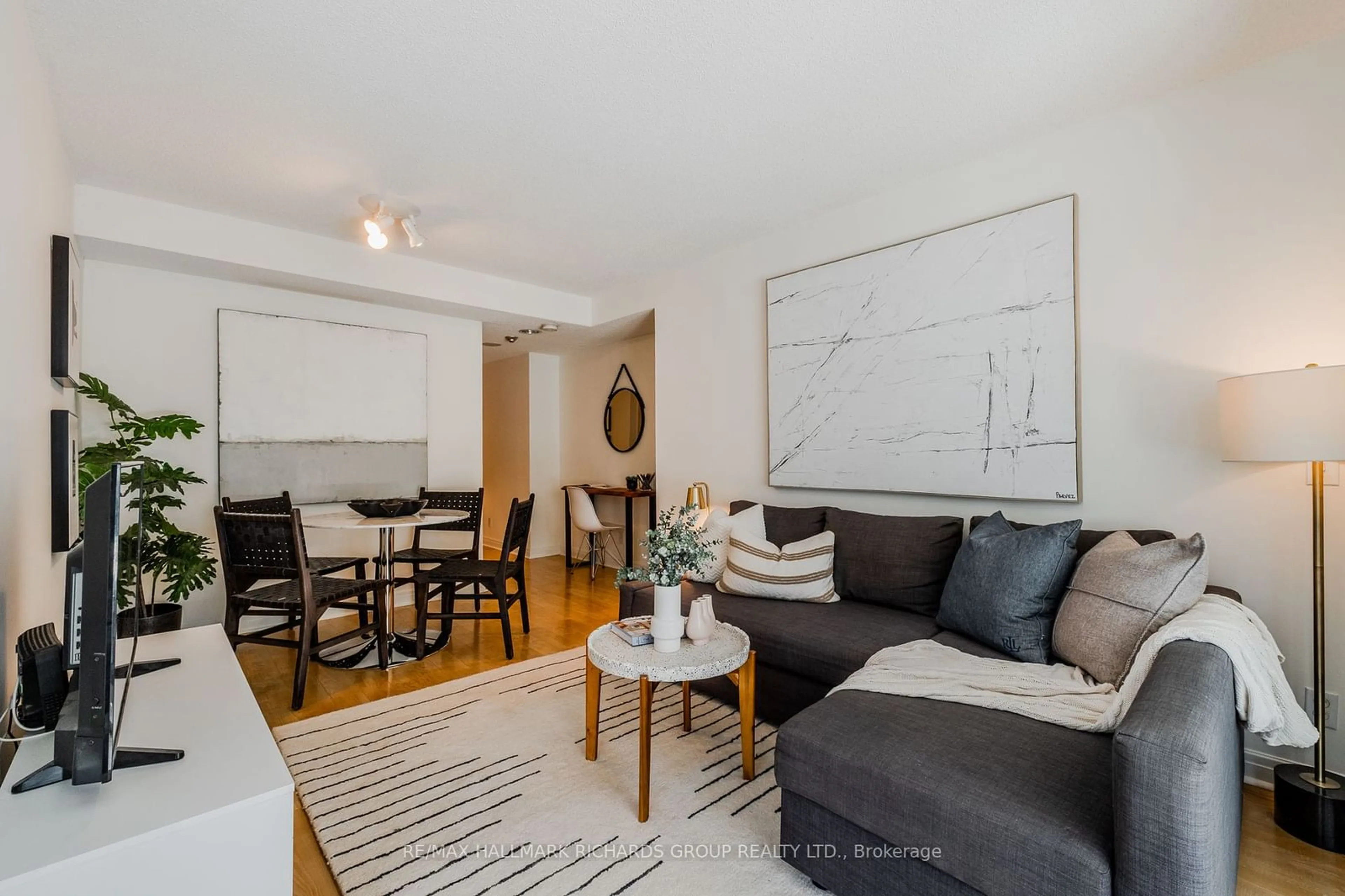 Living room with furniture, wood/laminate floor for 50 Lombard St #804, Toronto Ontario M5C 2X4