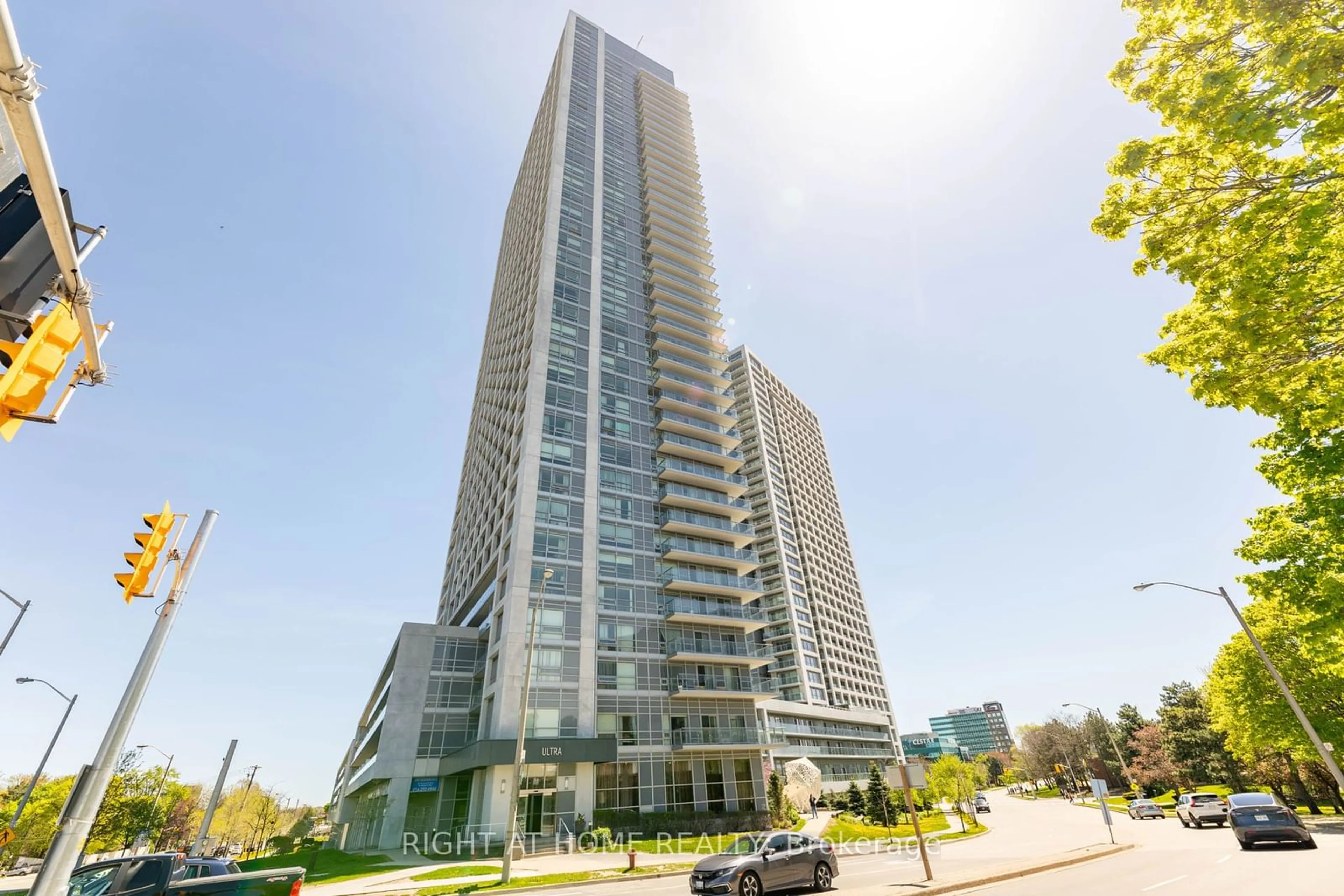 Indoor foyer for 2015 Sheppard Ave #508, Toronto Ontario M2J 0B3