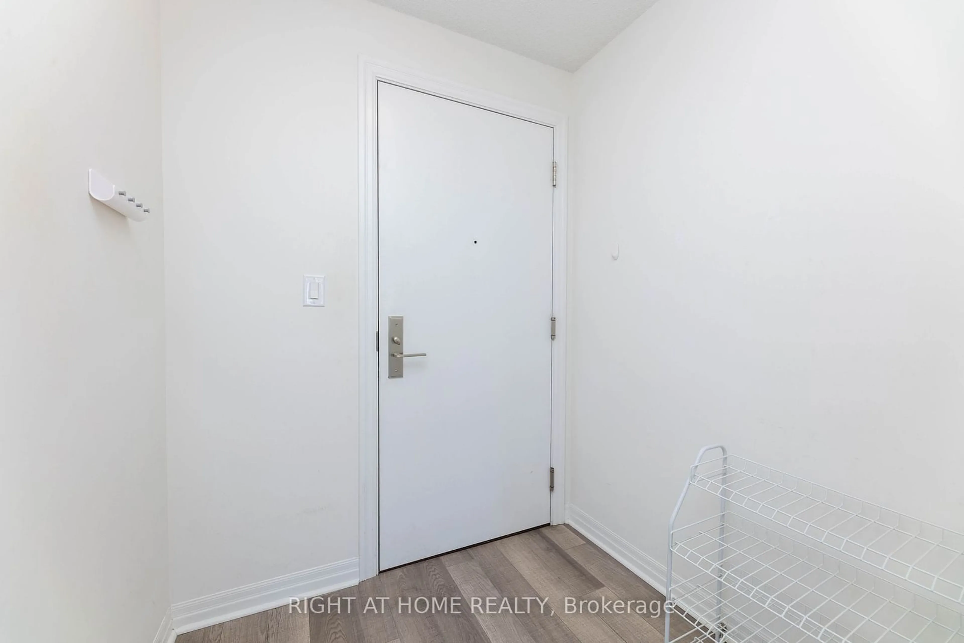 Indoor entryway for 2015 Sheppard Ave #508, Toronto Ontario M2J 0B3