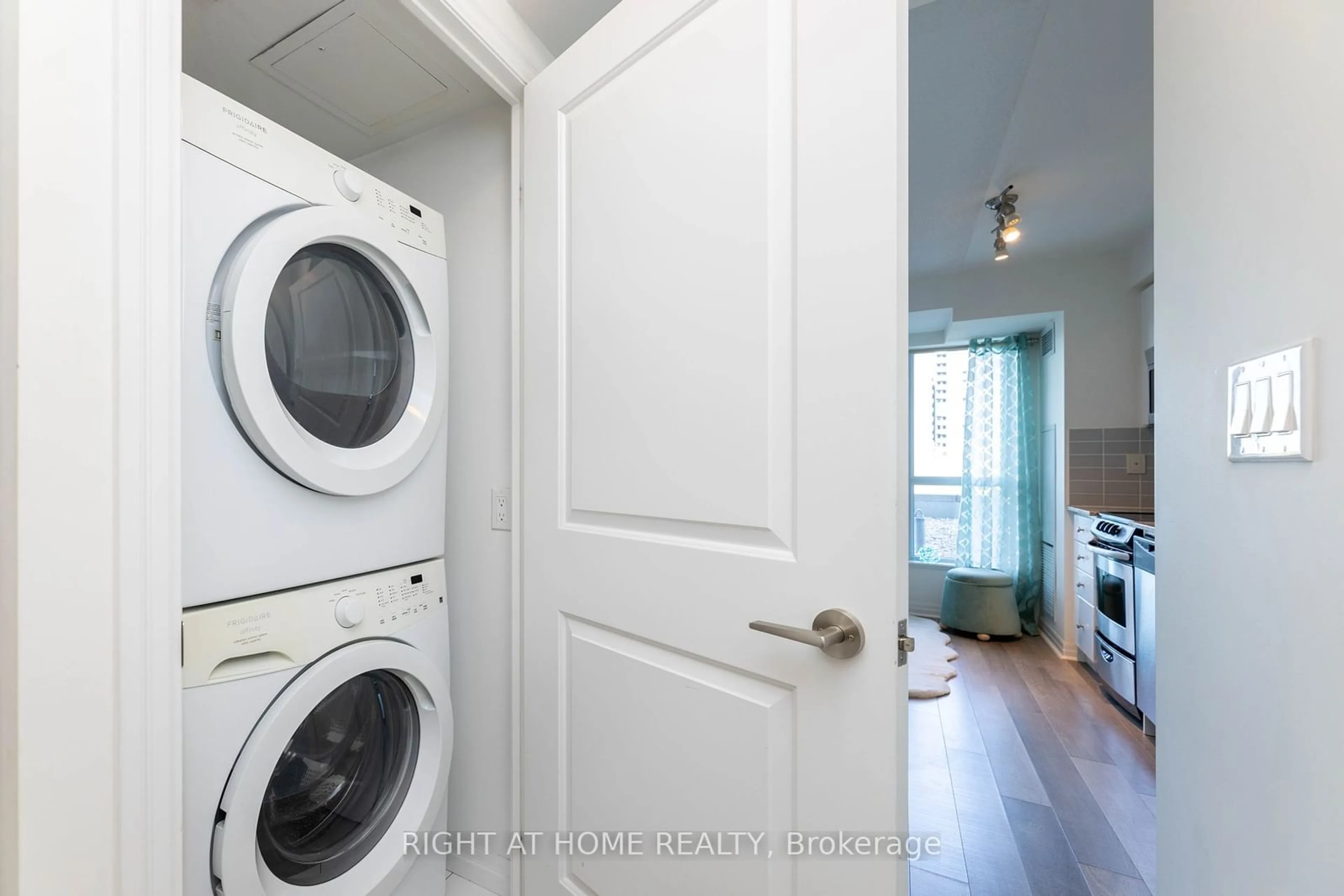 Laundry room for 2015 Sheppard Ave #508, Toronto Ontario M2J 0B3