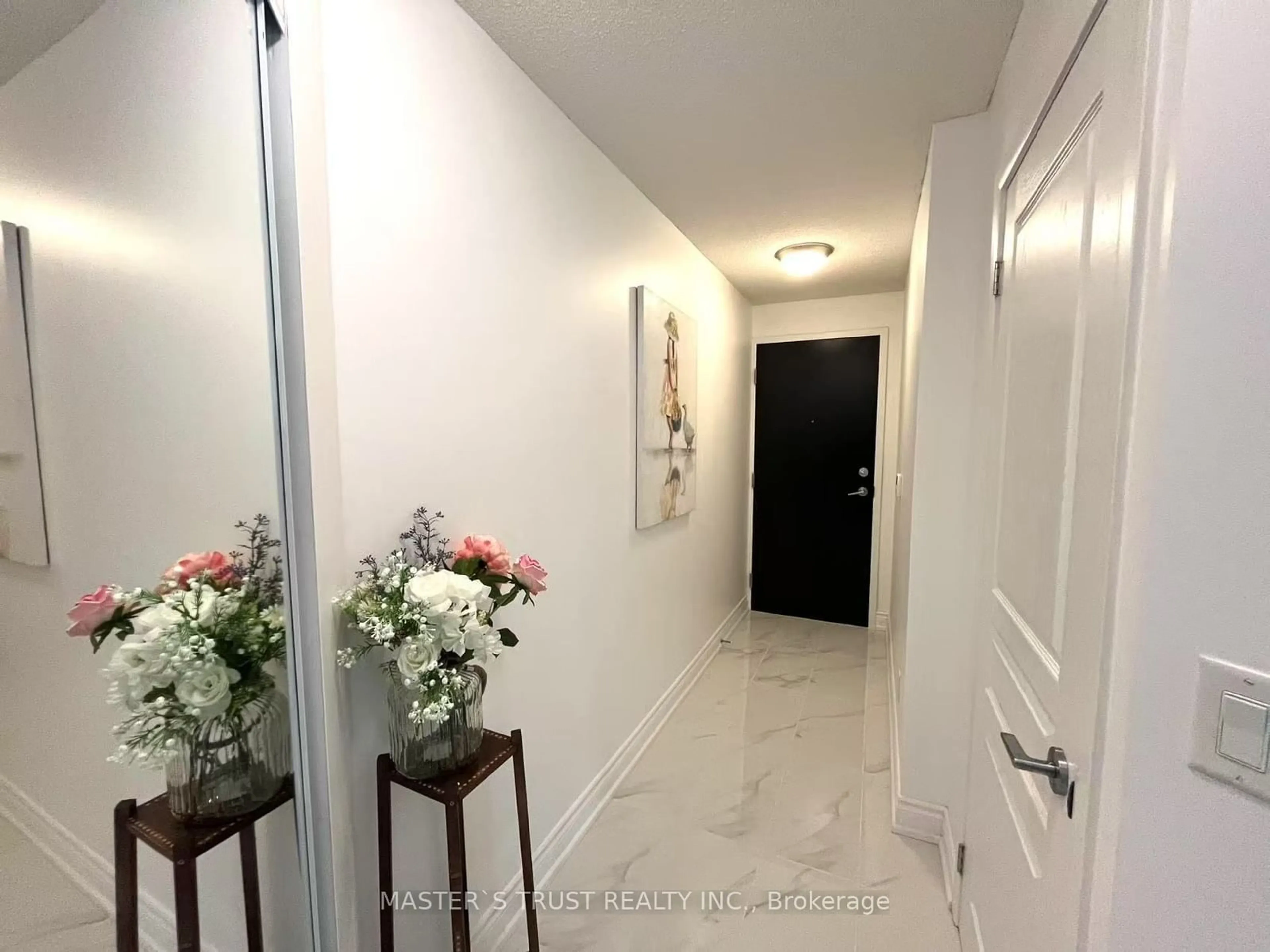 Indoor entryway for 18 Yonge St #1213, Toronto Ontario M5E 1Z8