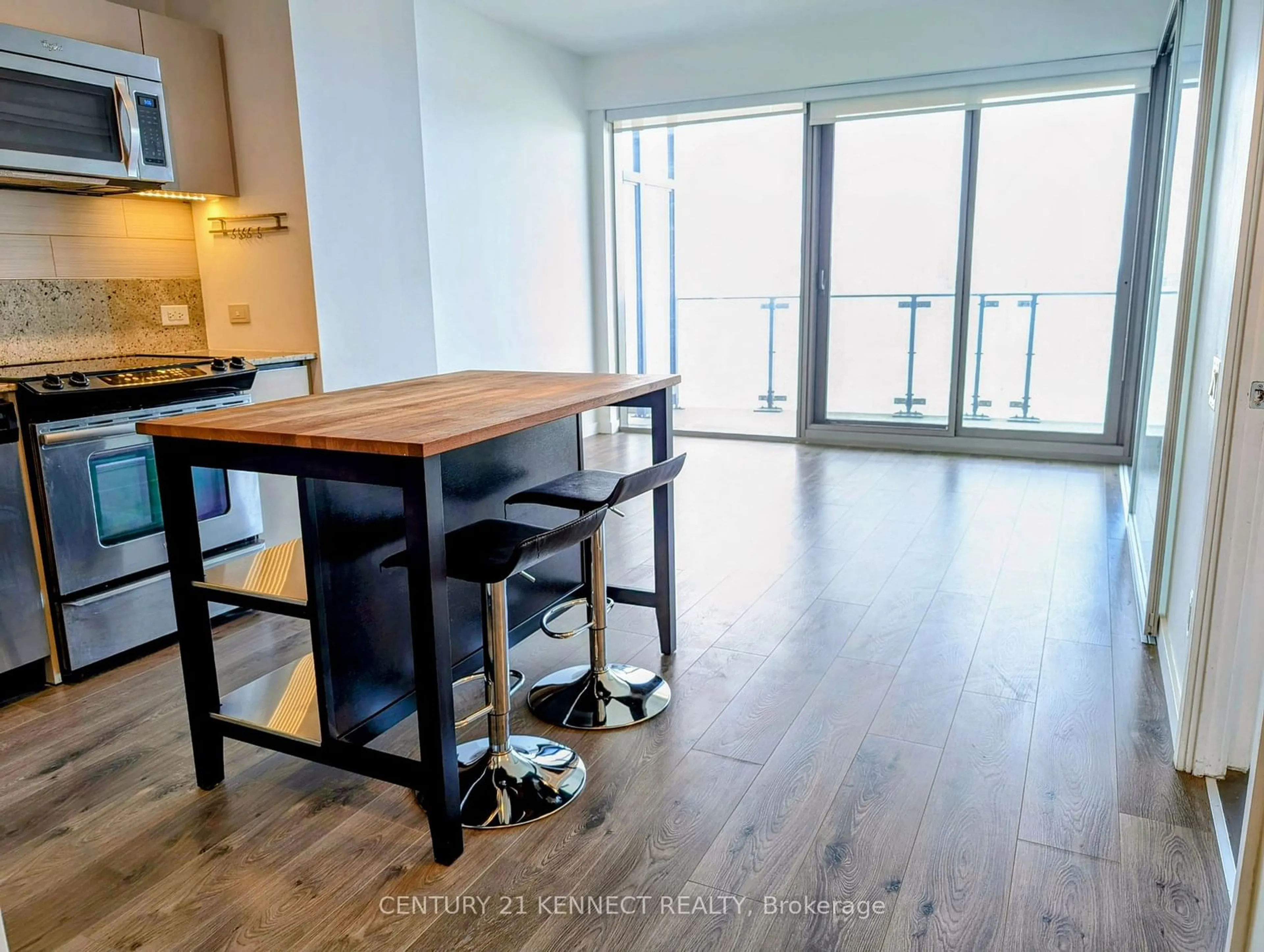 Open concept kitchen, wood/laminate floor for 390 Cherry St #3303, Toronto Ontario L4E 5B2