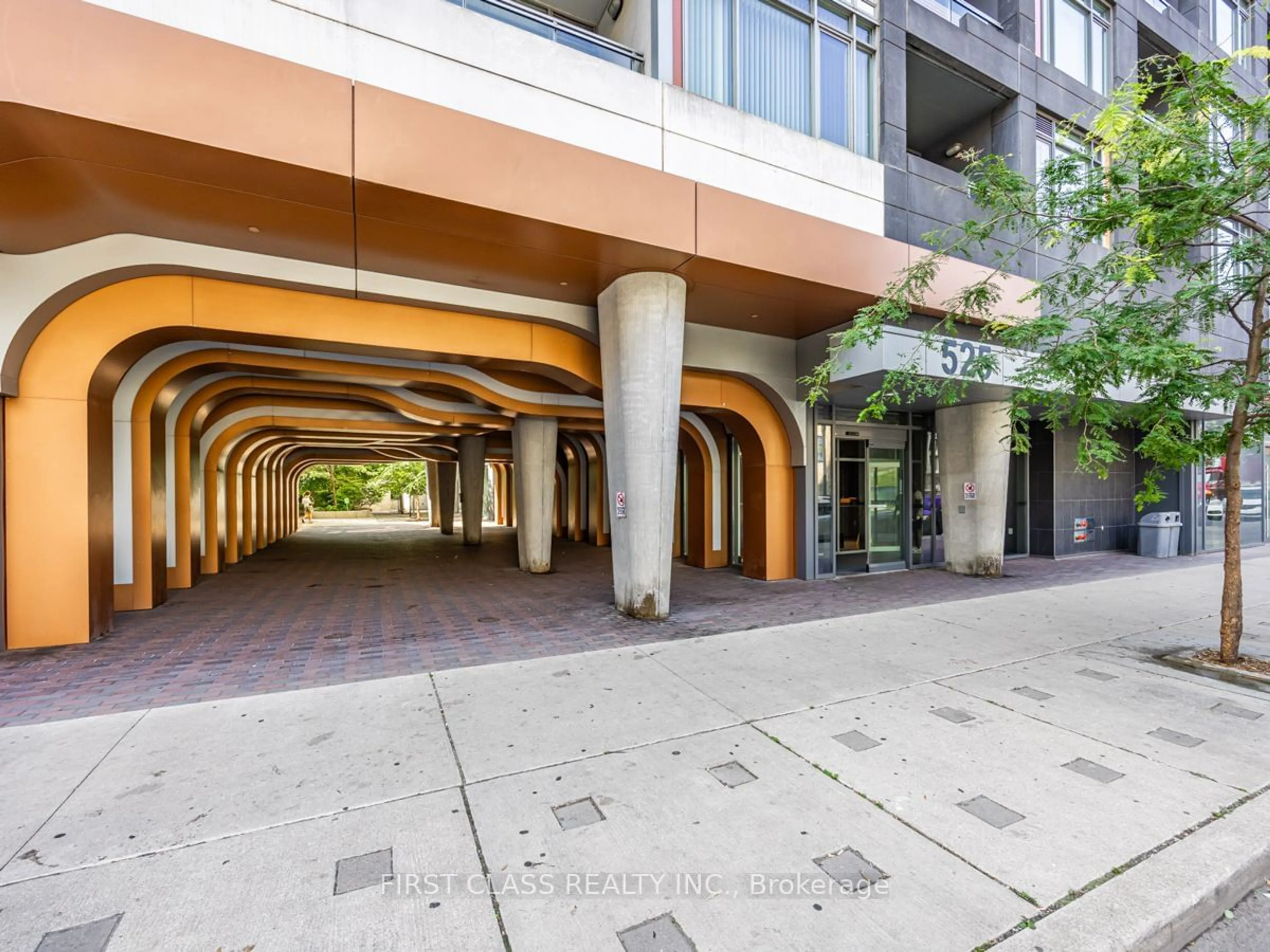 Indoor foyer for 525 Adelaide St #1022, Toronto Ontario M5V 0N7