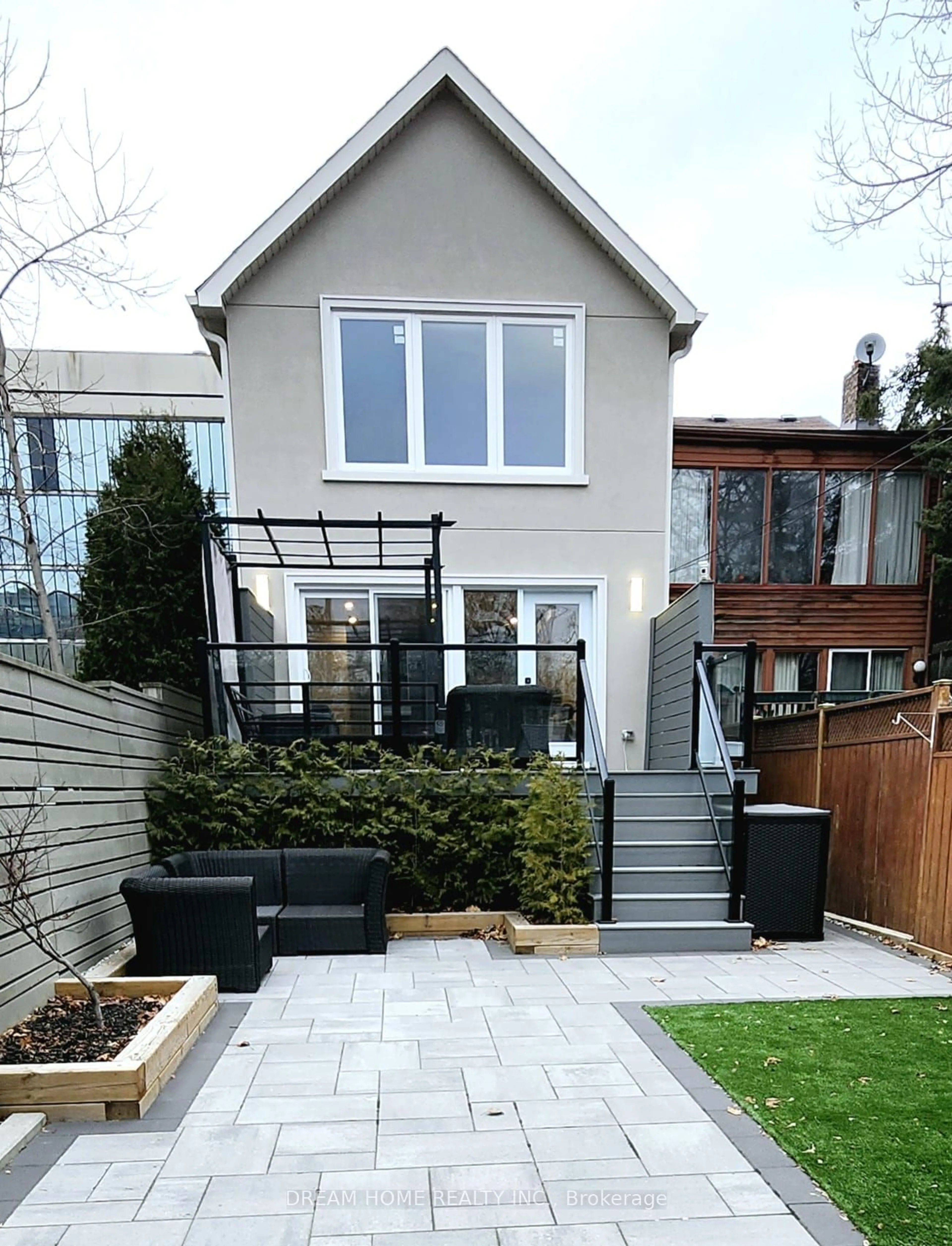 Patio, street for 273 Davisville Ave, Toronto Ontario M4S 1H1