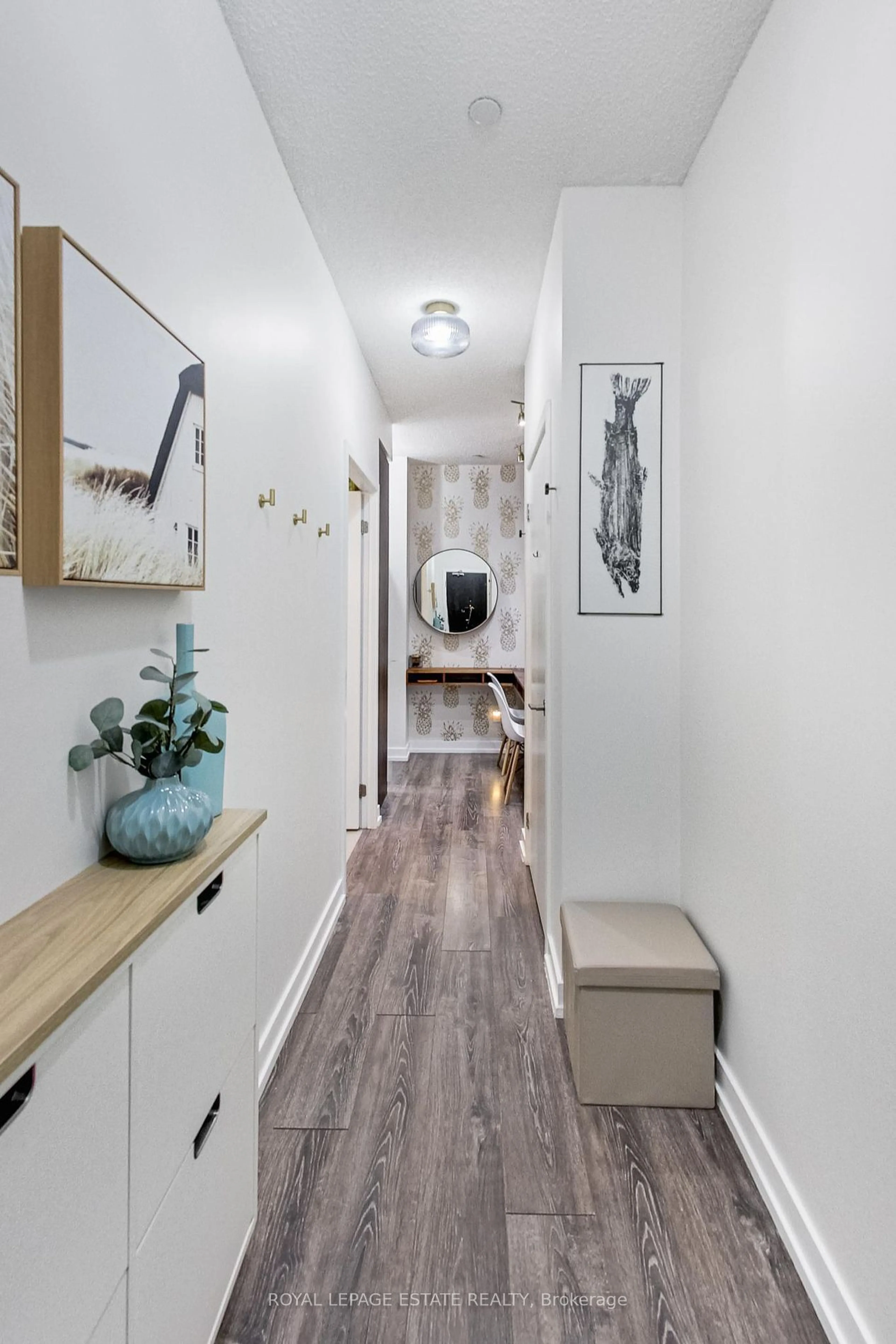 Indoor entryway for 200 Sackville St #712, Toronto Ontario M5A 0C4