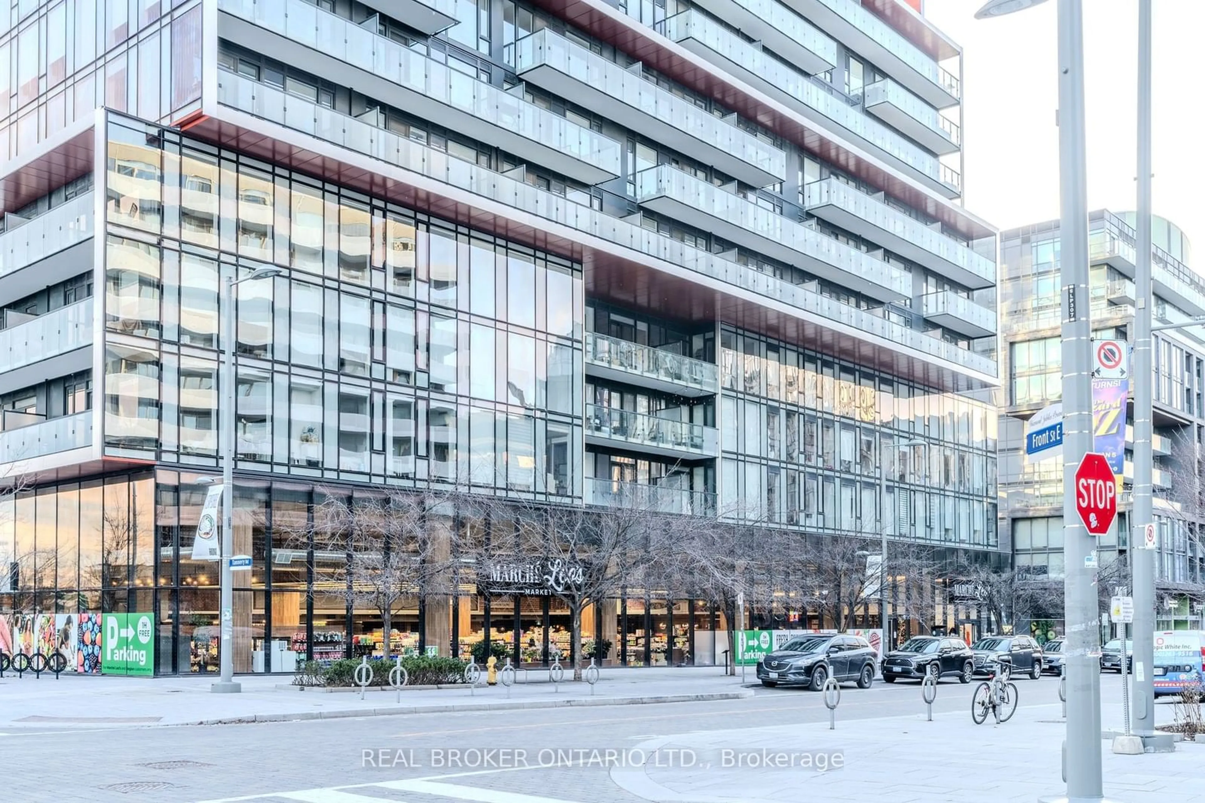 Indoor foyer for 60 Tannery Rd #1008, Toronto Ontario M5A 0S8