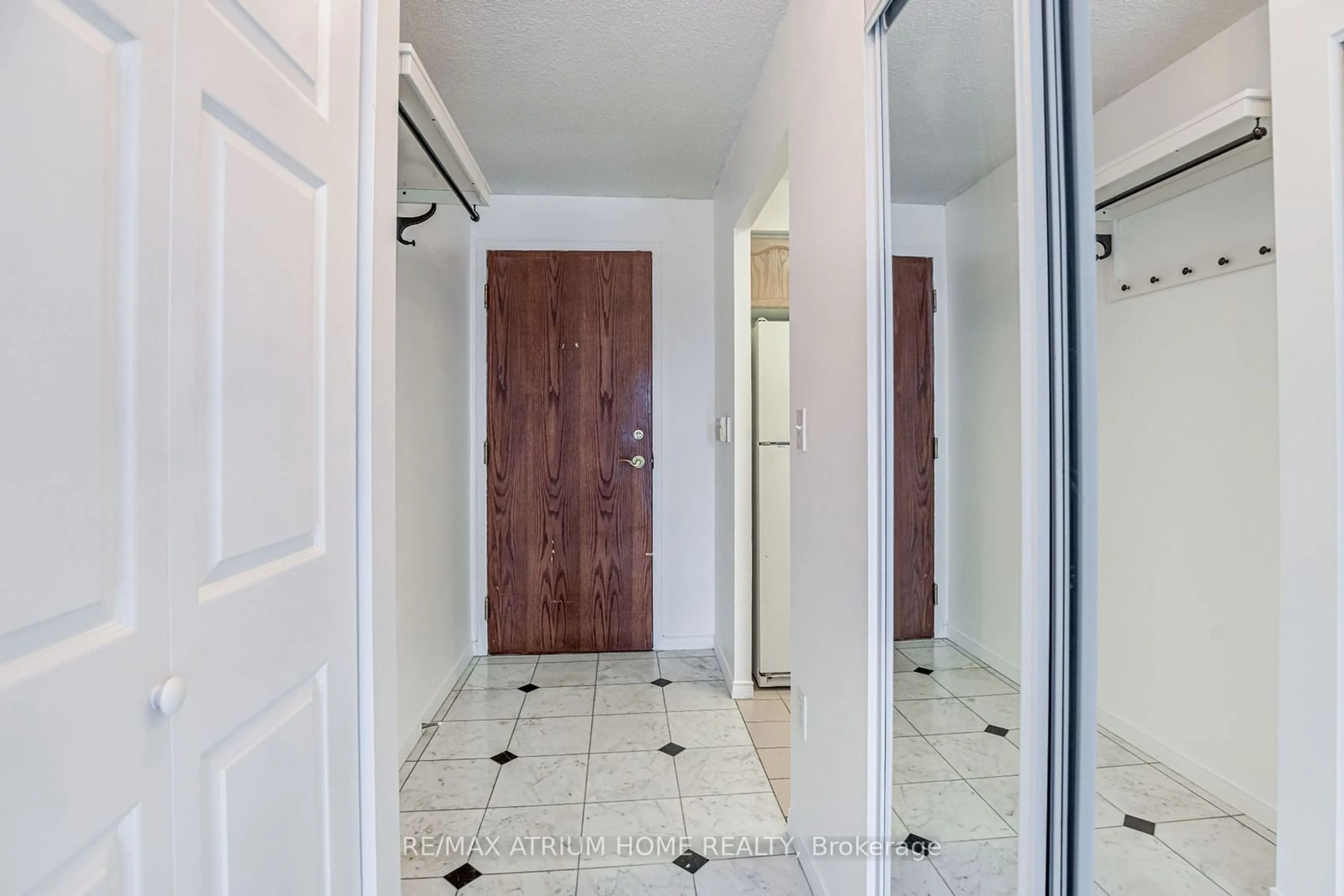 Indoor entryway for 8 Pemberton Ave #511, Toronto Ontario M2M 4K8