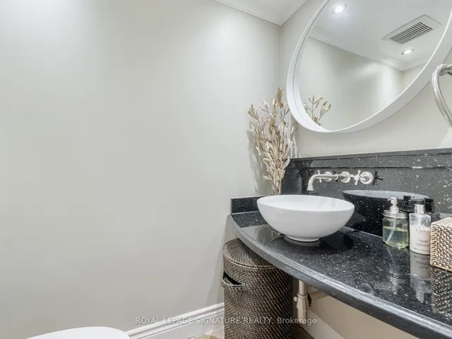 Additional property image - 80 Adelaide St Unit TH6
