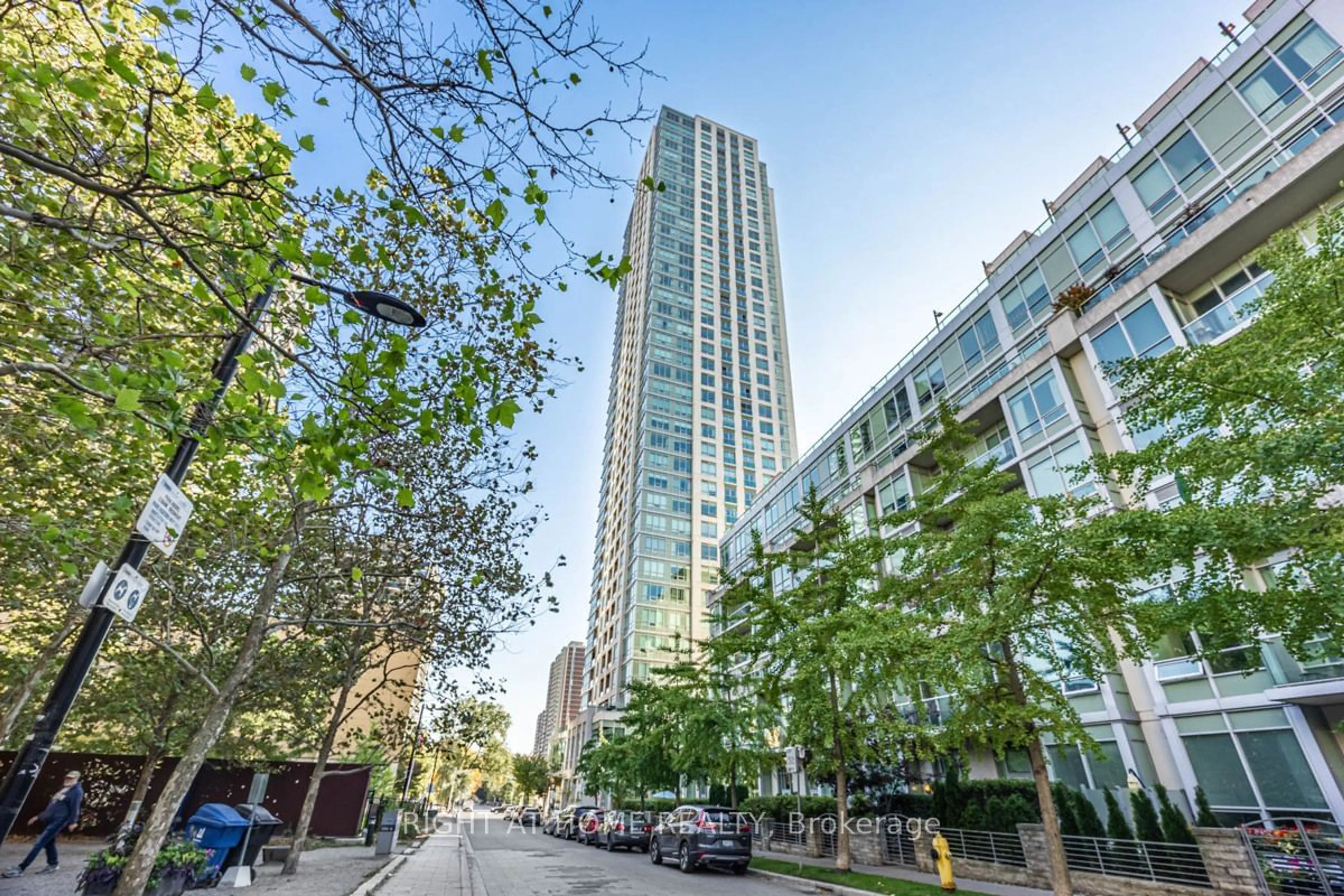 Patio, street for 120 Homewood Ave #2909, Toronto Ontario M4Y 2J3