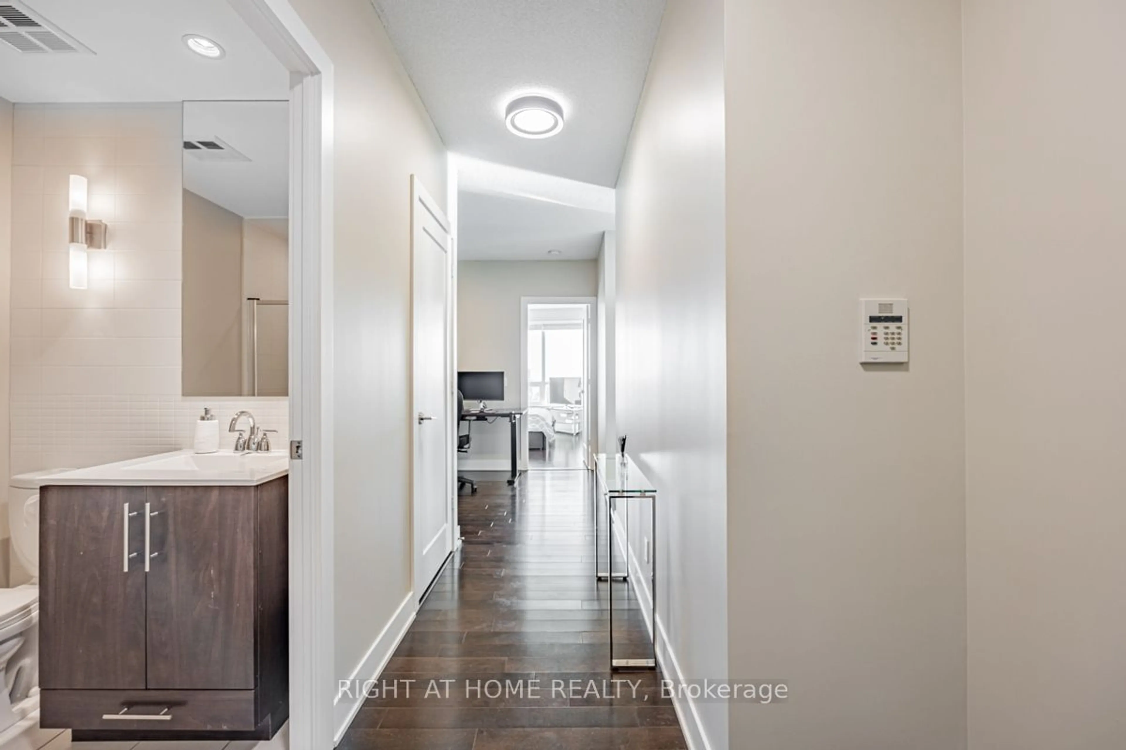 Indoor entryway for 120 Homewood Ave #2909, Toronto Ontario M4Y 2J3