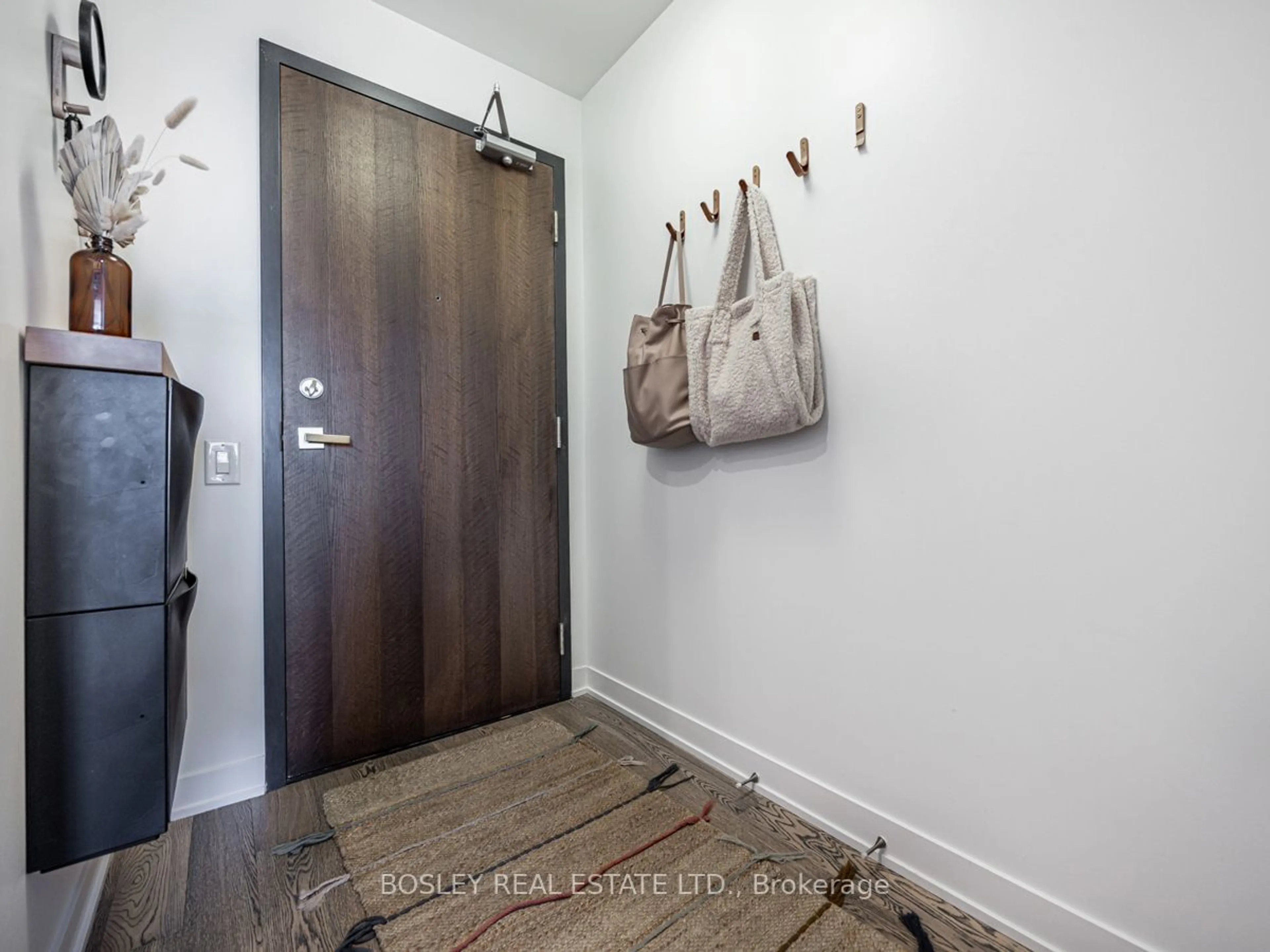 Indoor entryway for 1239 Dundas St #703, Toronto Ontario M6J 1X6