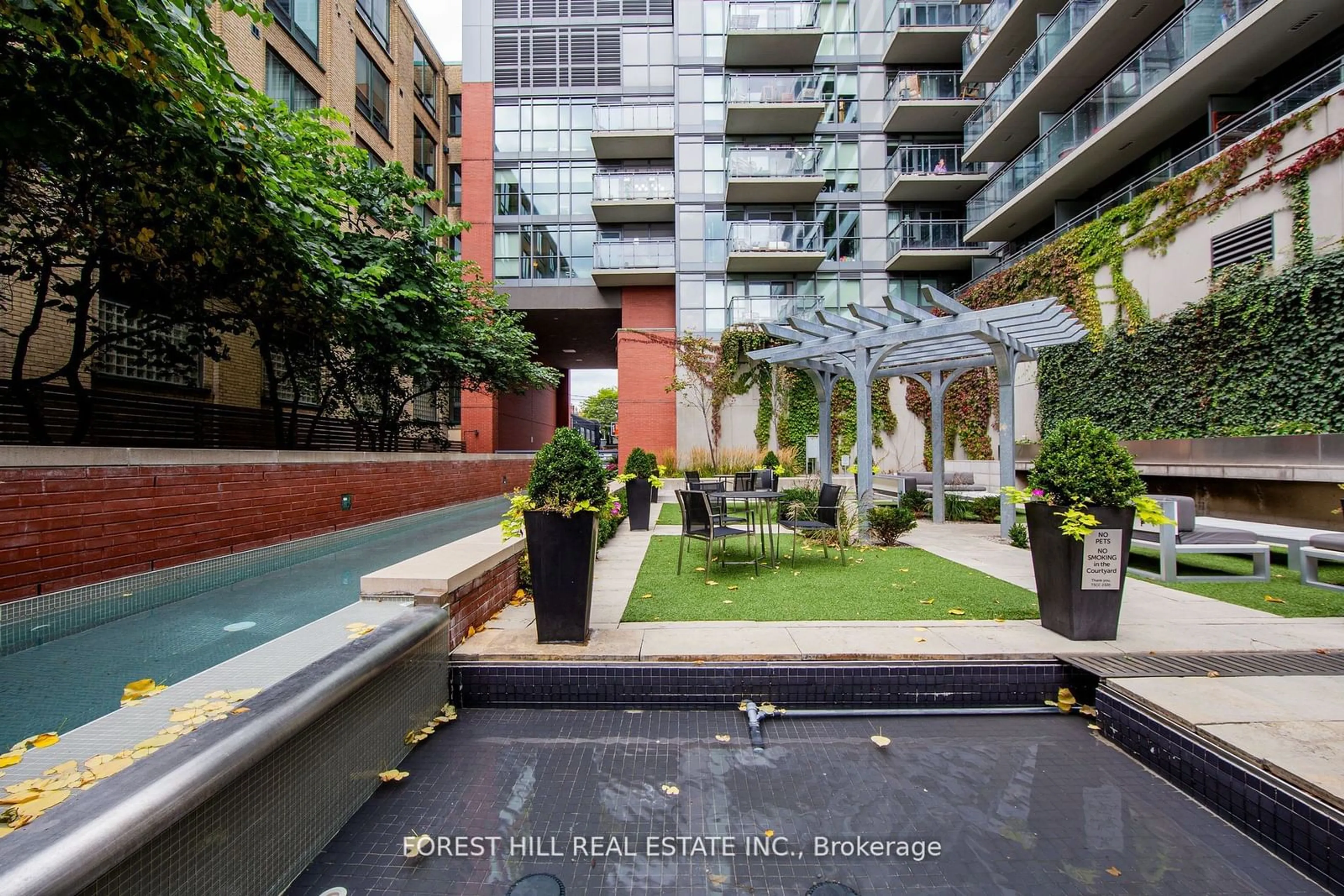 Patio, street for 775 King St #614, Toronto Ontario M5V 2K3