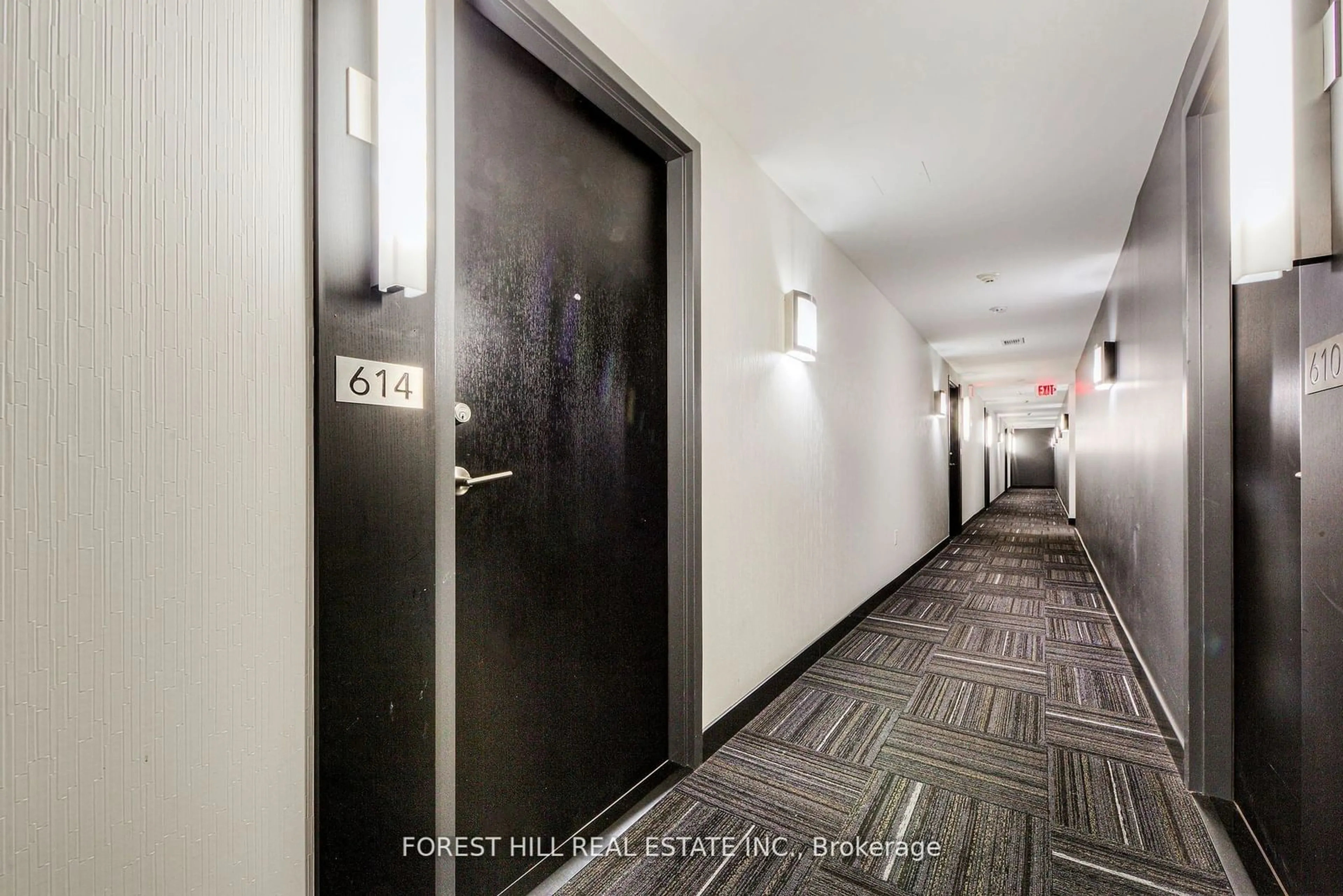 Indoor foyer for 775 King St #614, Toronto Ontario M5V 2K3