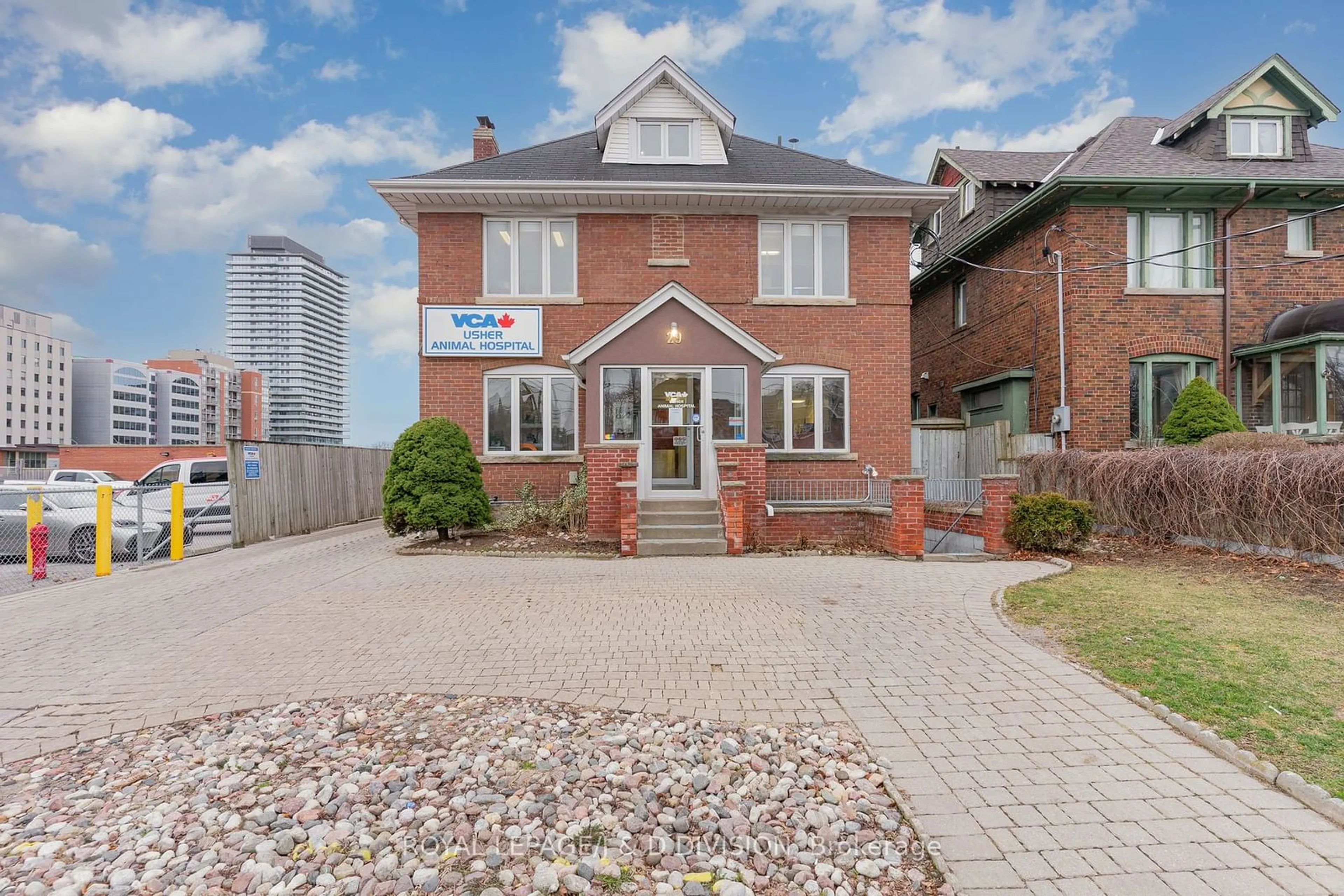 Home with brick exterior material, street for 29 Chaplin Cres, Toronto Ontario M5P 1A2