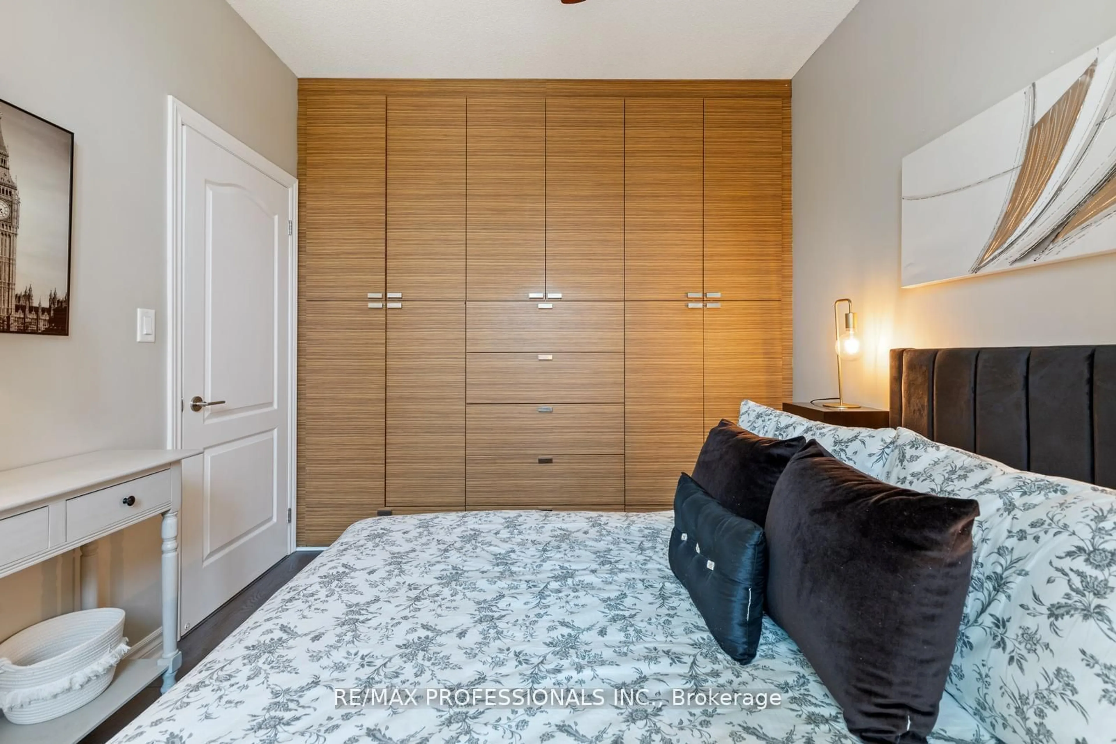 Bedroom with bed, unknown for 3830 Bathurst St #108, Toronto Ontario M3H 6C5