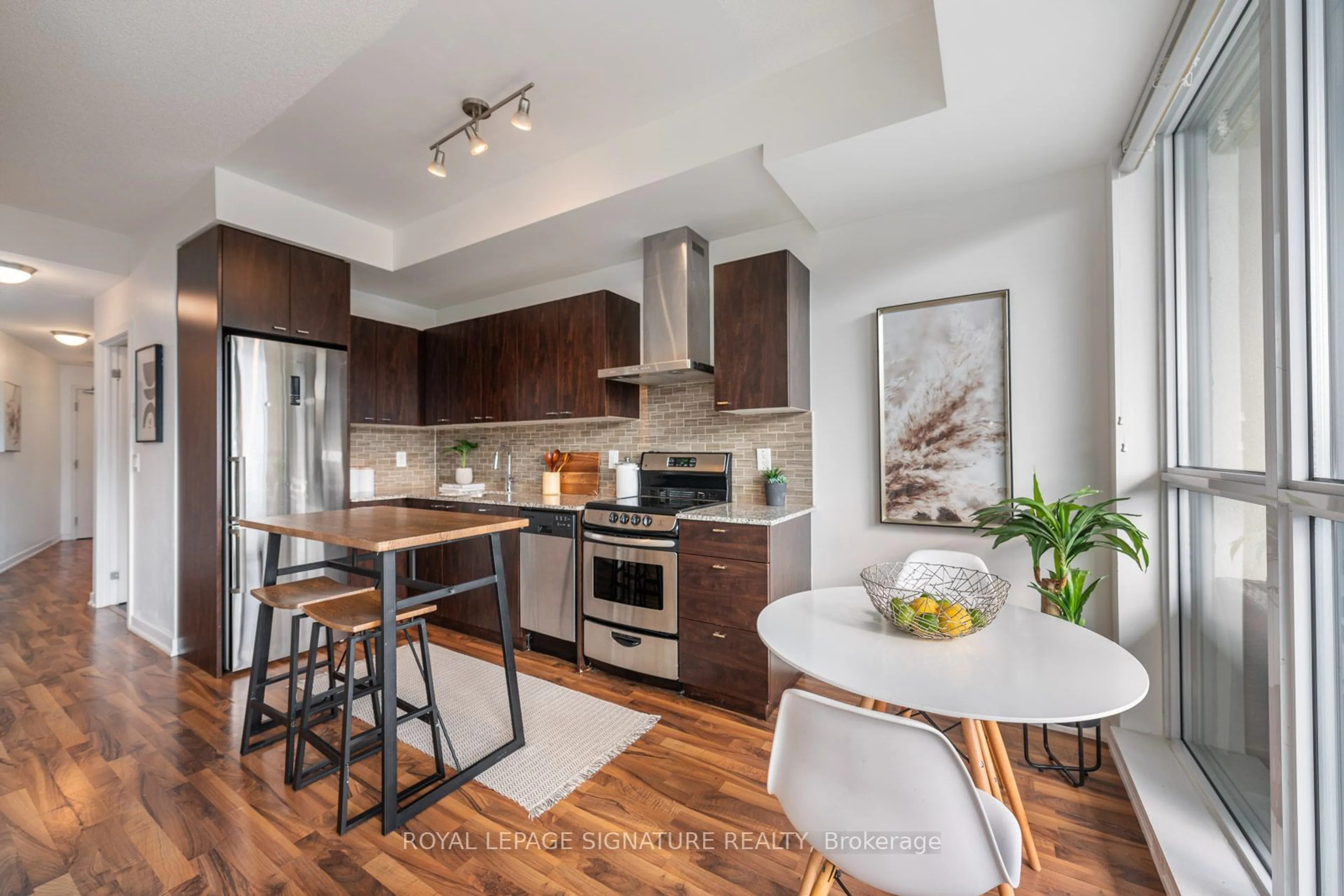 Open concept kitchen, wood/laminate floor for 51 East Liberty St #2116, Toronto Ontario M6K 3P8