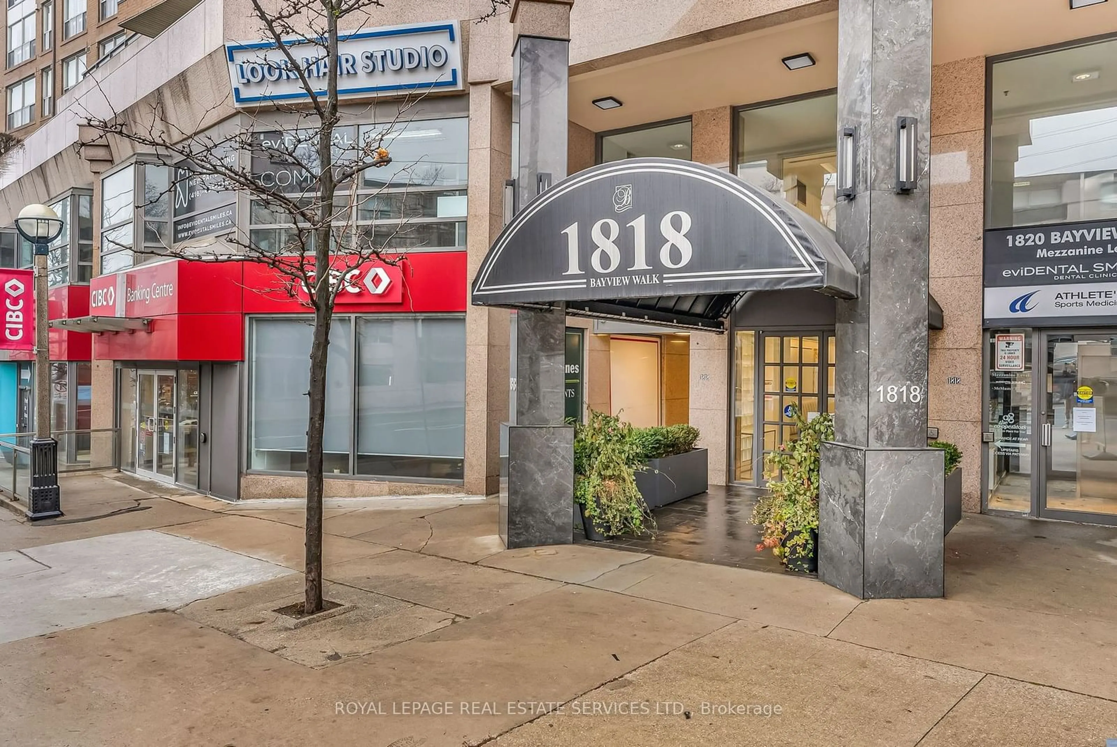 Indoor foyer for 1818 Bayview Ave #307, Toronto Ontario M4G 4G6