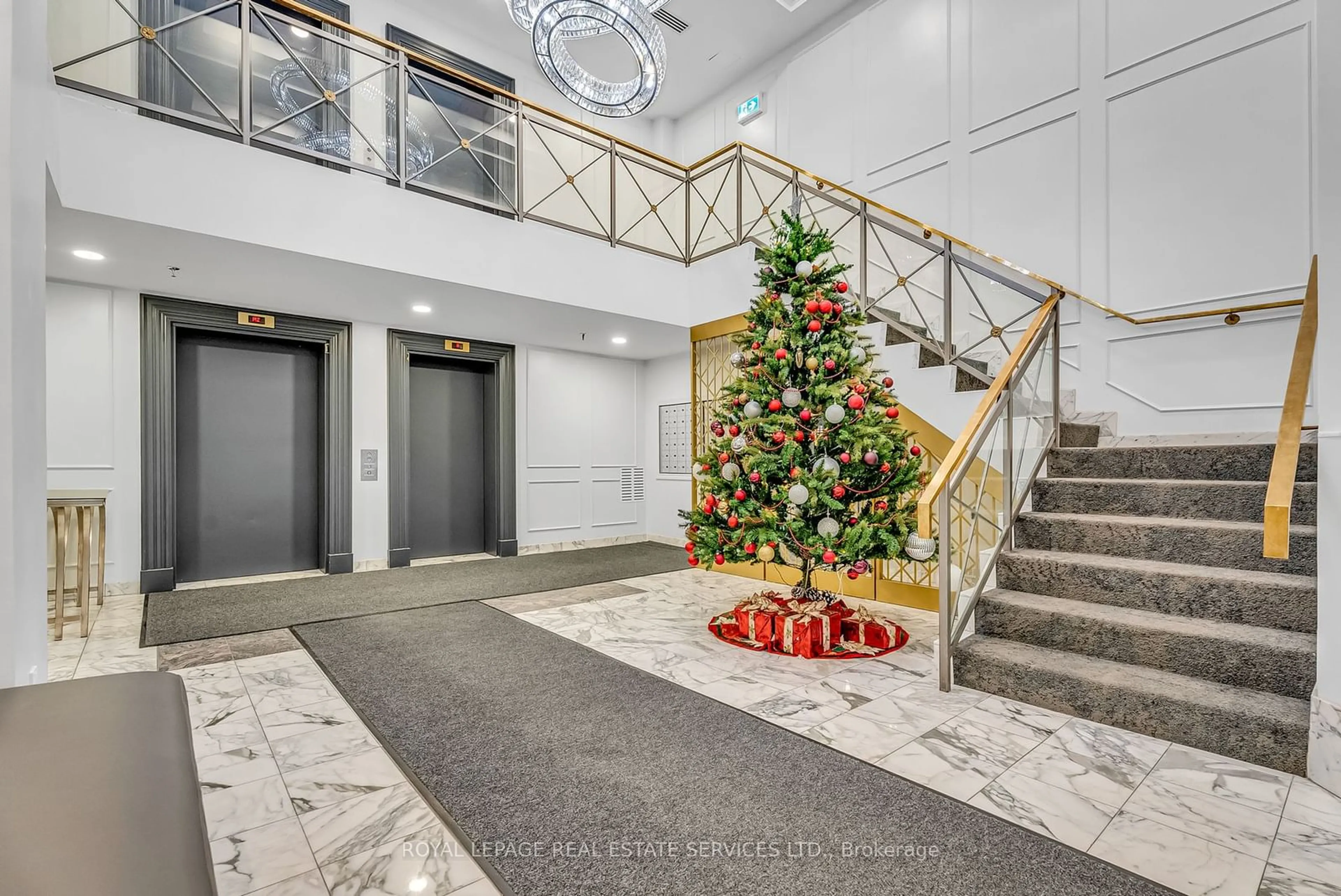 Indoor foyer for 1818 Bayview Ave #307, Toronto Ontario M4G 4G6