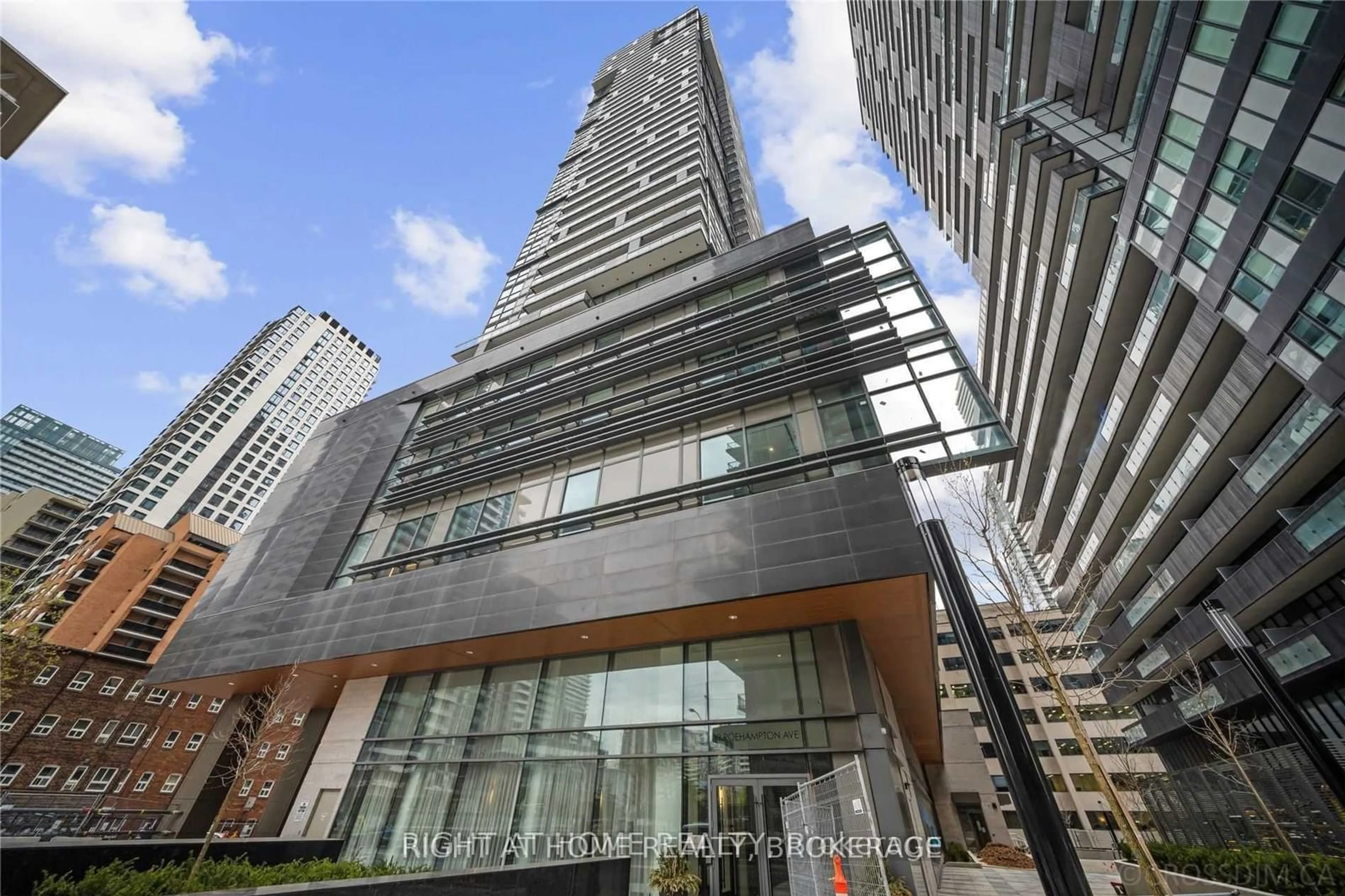 Indoor foyer for 39 Roehampton Ave #1301, Toronto Ontario M4P 0G1