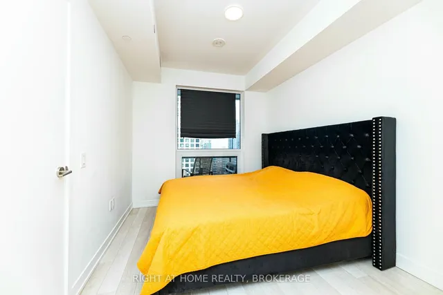 Additional image 18 of 39 Roehampton Ave Unit 1301