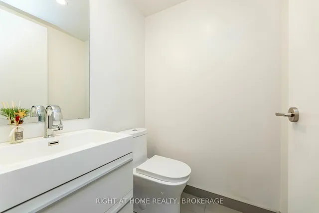 Additional image 11 of 39 Roehampton Ave Unit 1301