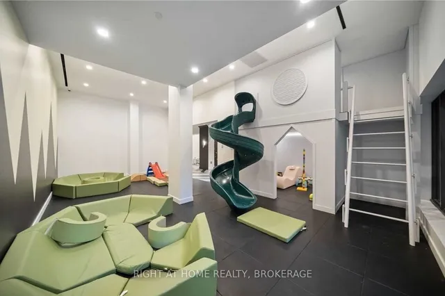 Additional image 6 of 39 Roehampton Ave Unit 1301