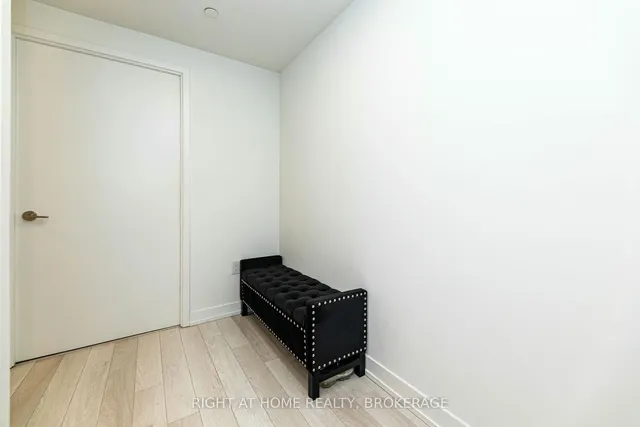 Additional image 25 of 39 Roehampton Ave Unit 1301