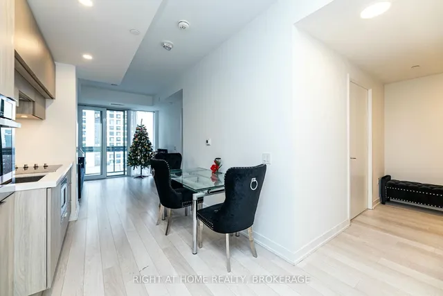 Additional image 23 of 39 Roehampton Ave Unit 1301