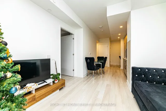 Additional image 21 of 39 Roehampton Ave Unit 1301