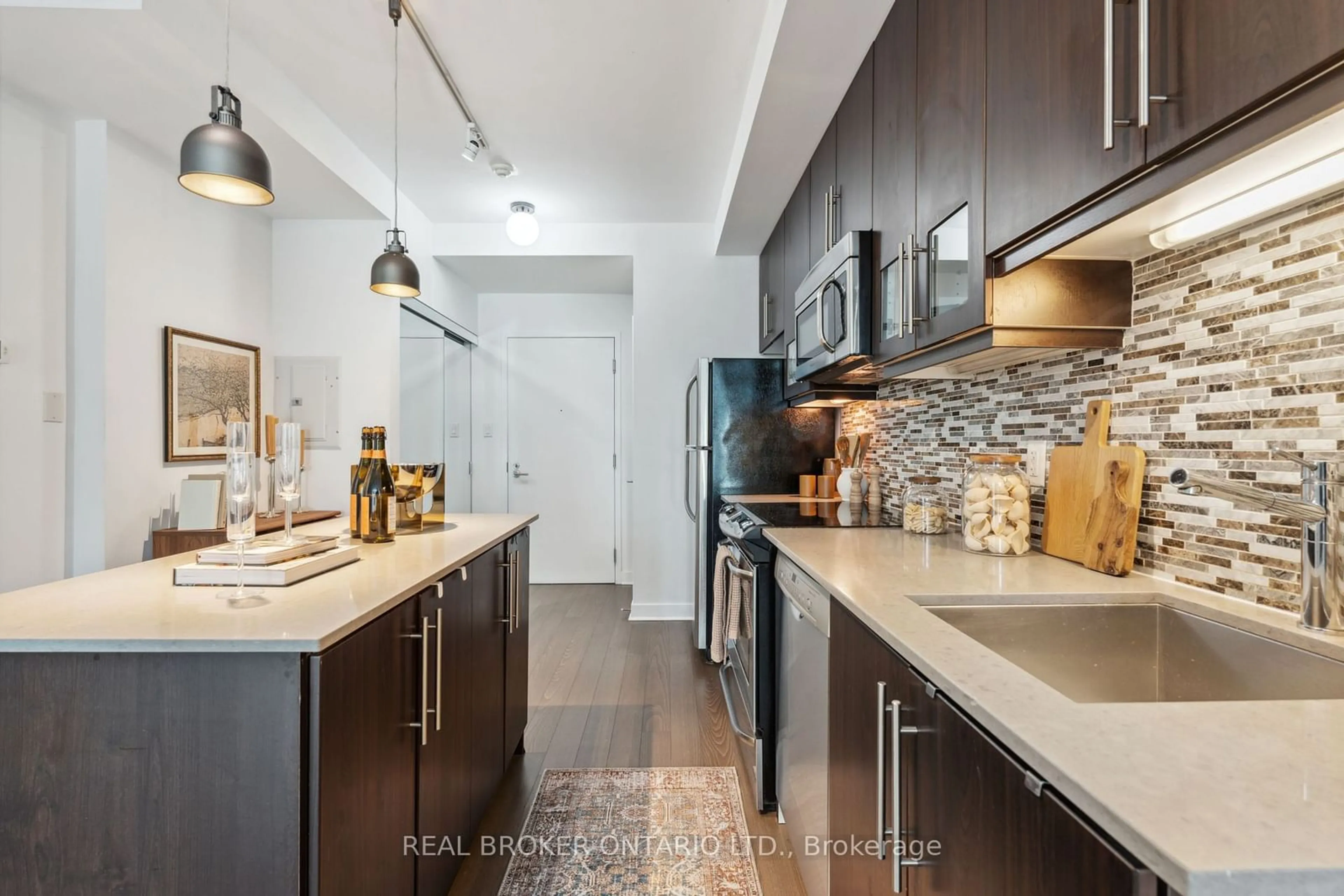 Open concept kitchen, ceramic/tile floor for 1171 Queen St #808, Toronto Ontario M6J 0A5