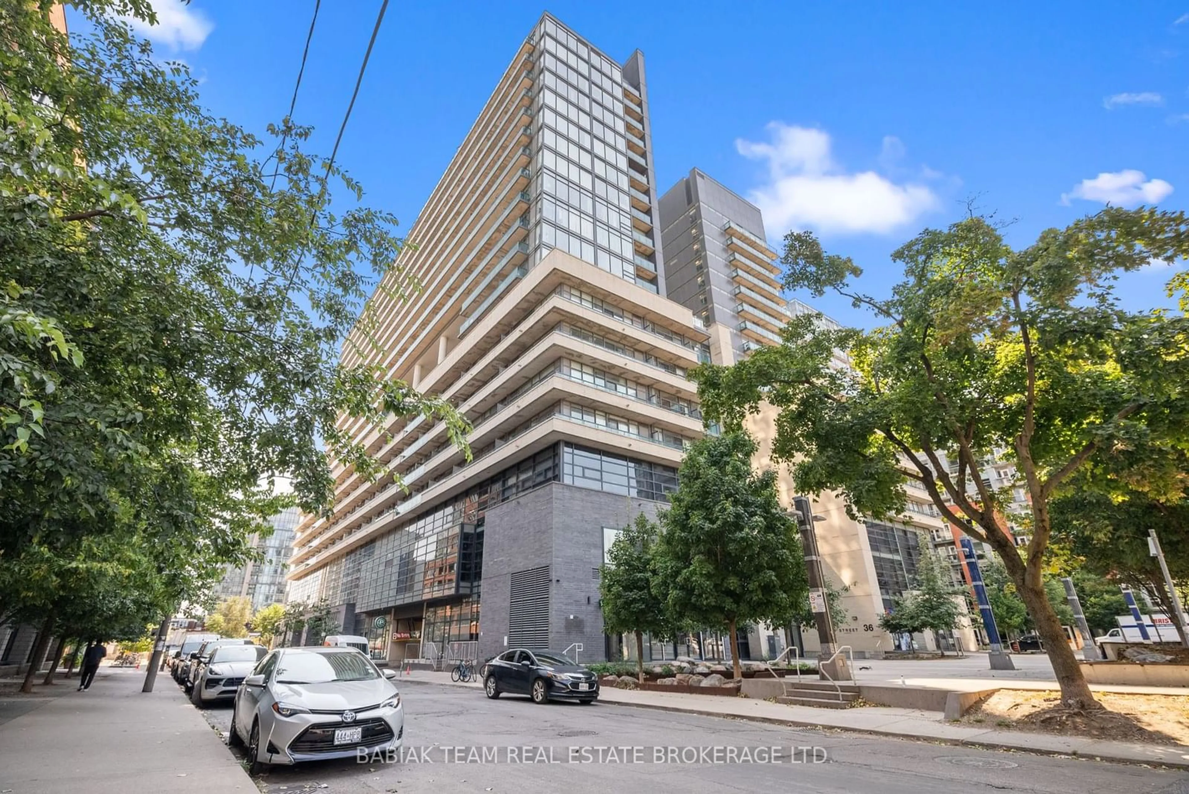 Indoor foyer for 36 Lisgar St #607W, Toronto Ontario M6J 0C7