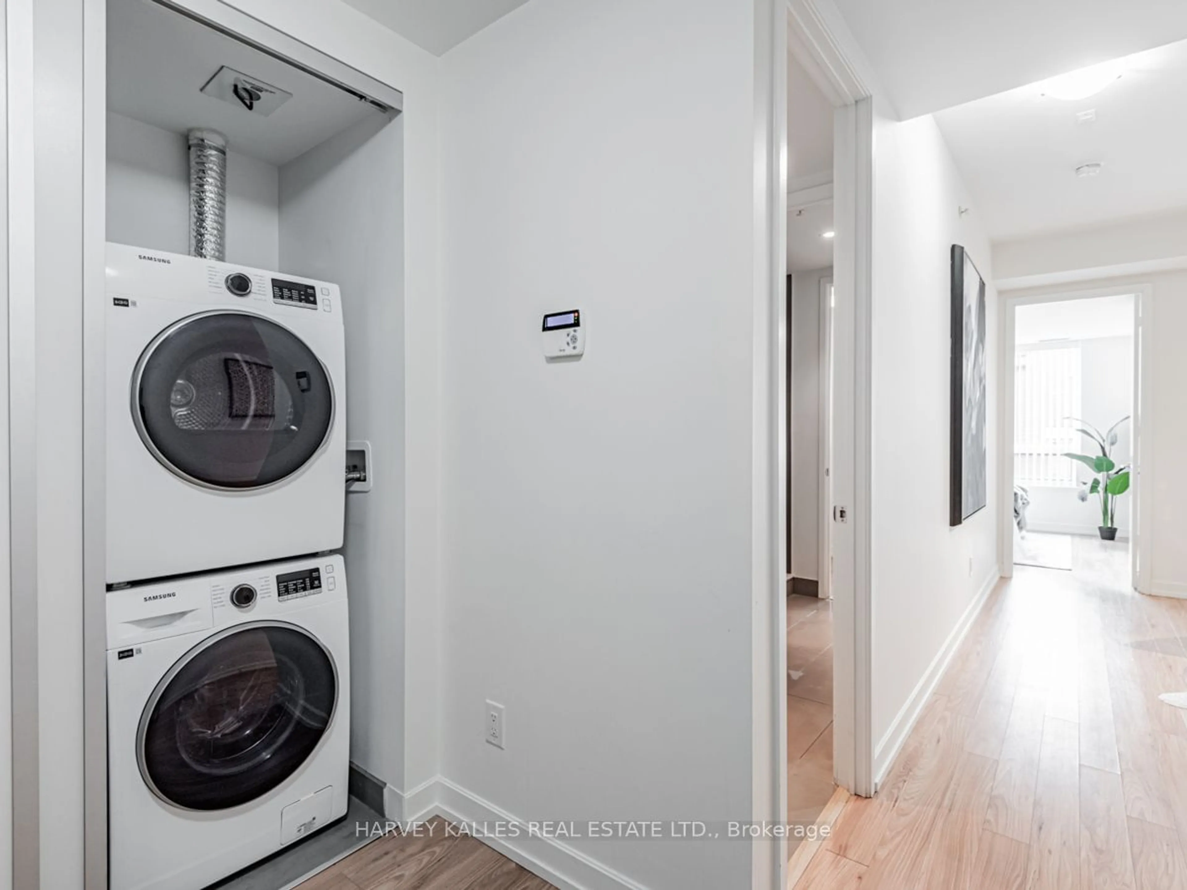 Laundry room for 377 Madison Ave #314, Toronto Ontario M4V 3E1