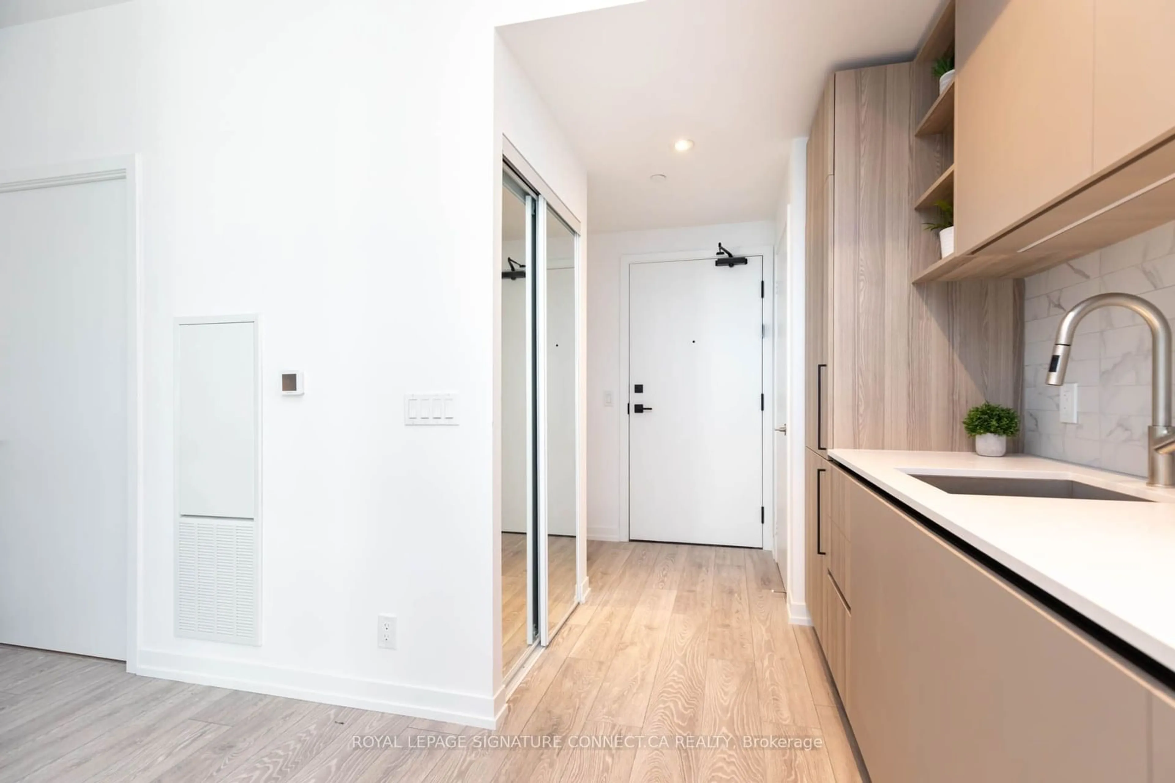 Indoor entryway for 55 Mercer St #1606, Toronto Ontario M5V 3W2