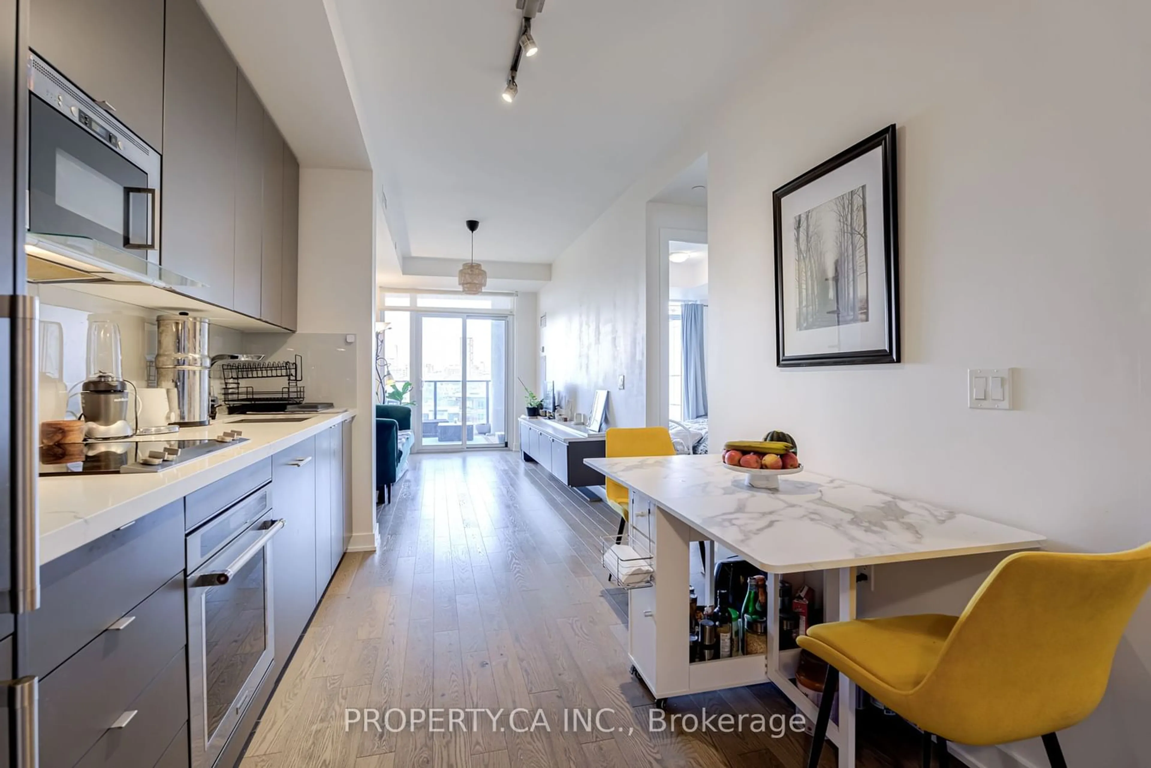 Open concept kitchen, unknown for 330 Richmond St #U1117, Toronto Ontario M5V 0M4