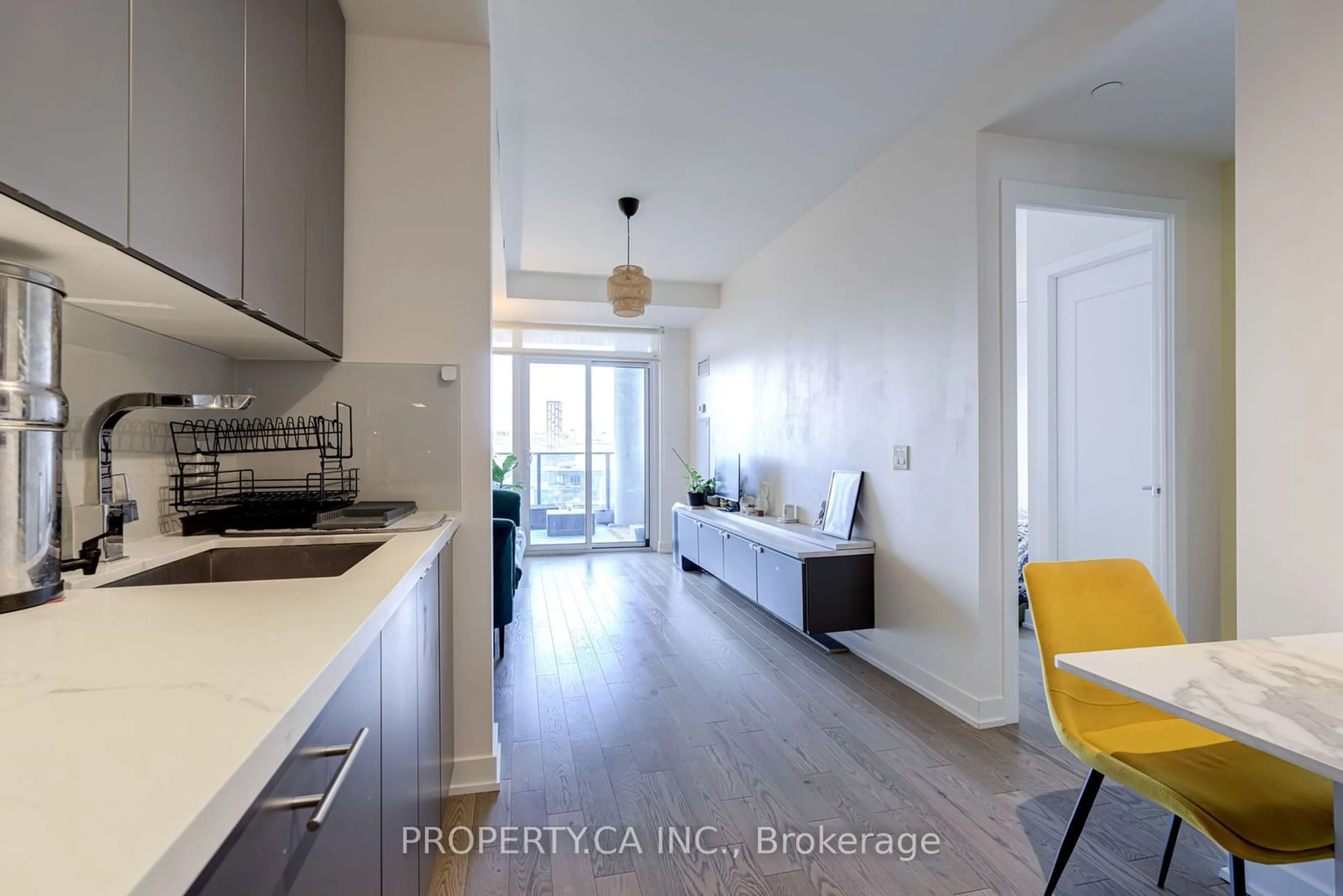 Open concept kitchen, unknown for 330 Richmond St #U1117, Toronto Ontario M5V 0M4