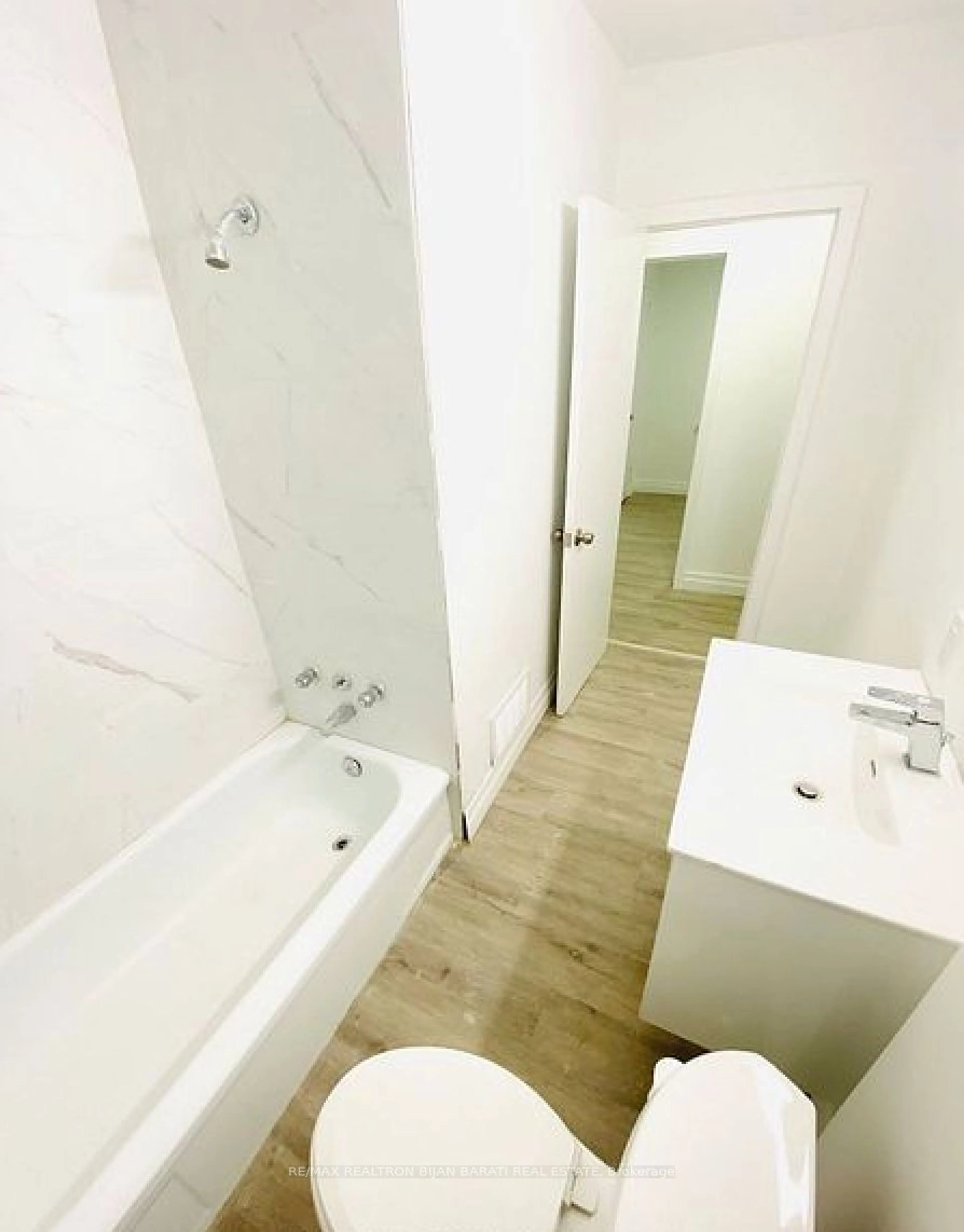 Standard bathroom, unknown for 208 Olive Ave, Toronto Ontario M2N 4P6