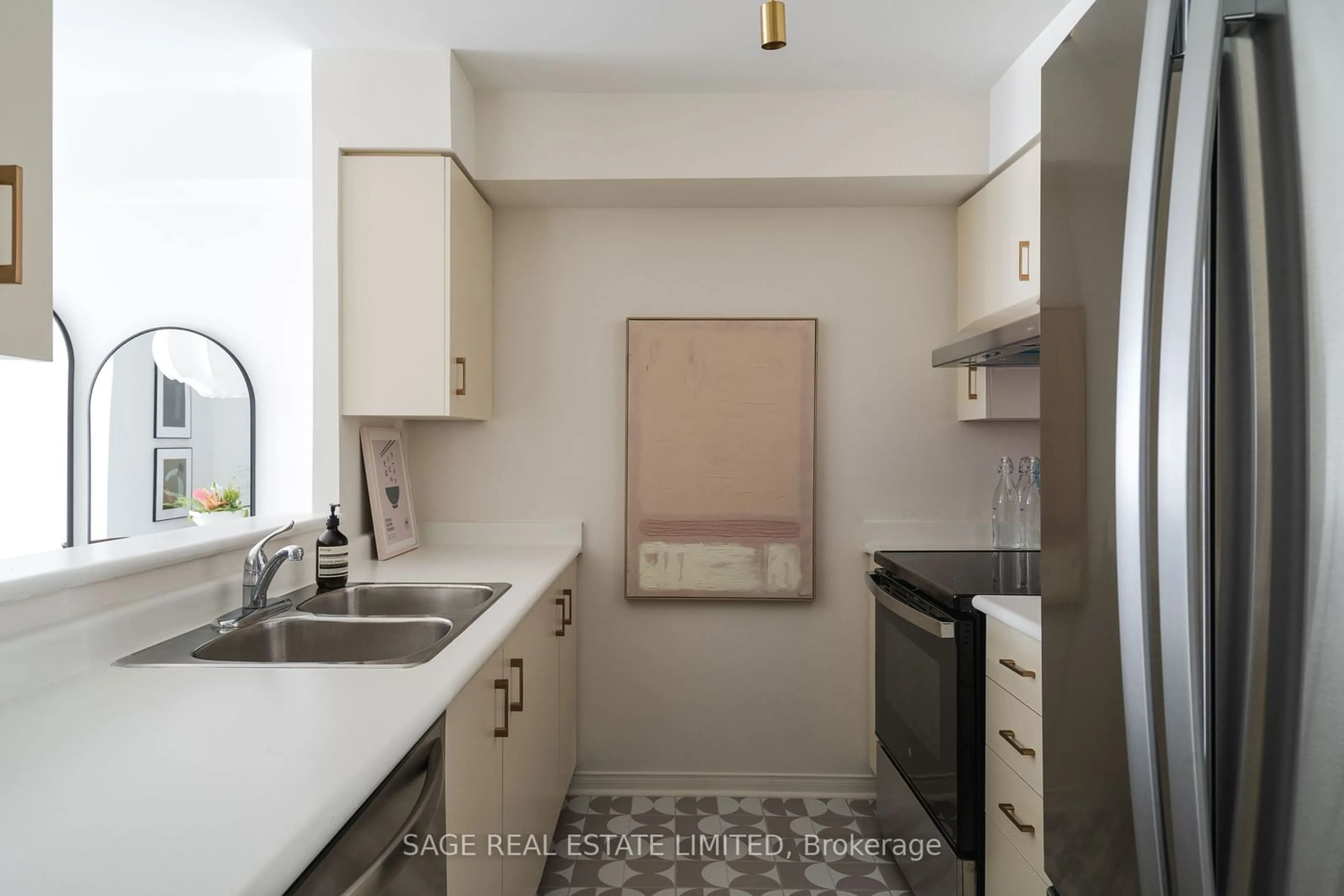 Standard kitchen, unknown for 70 Mill St #704, Toronto Ontario M5A 4R1