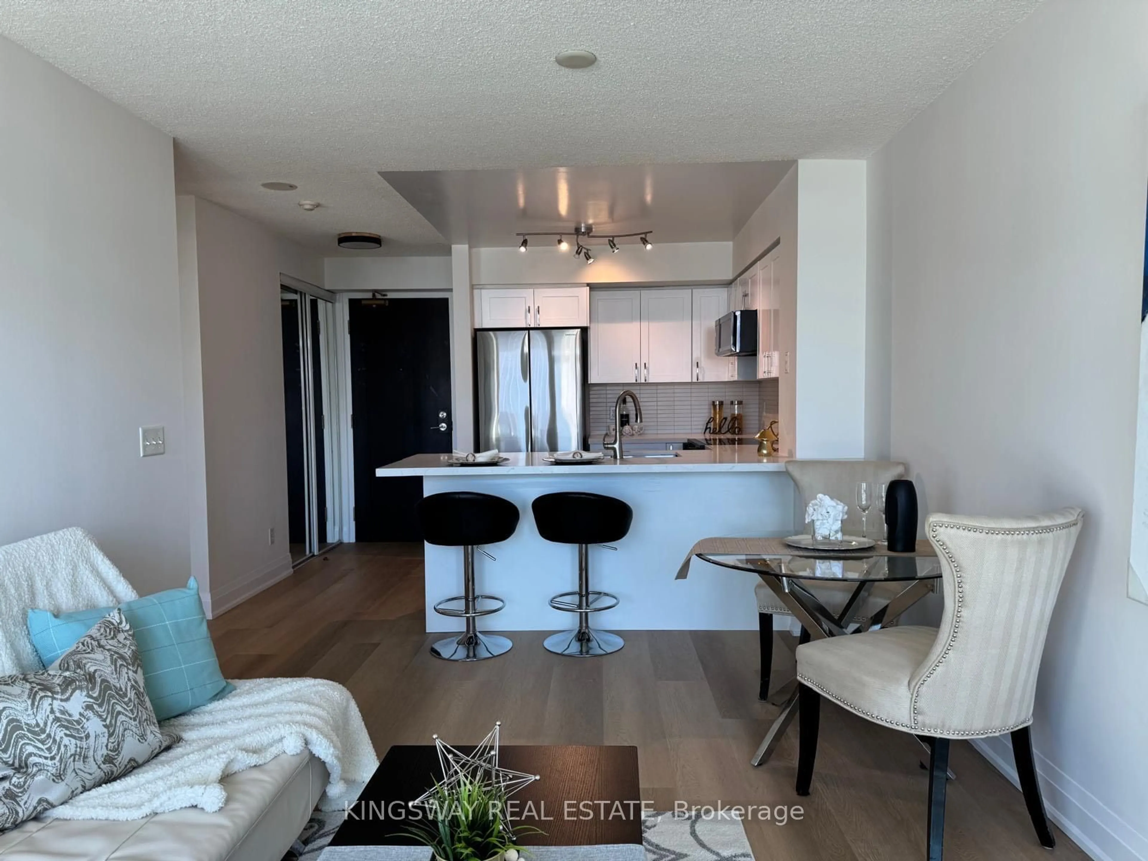 Open concept kitchen, wood/laminate floor for 51 Lower Simcoe St #1811, Toronto Ontario M5J 3A2