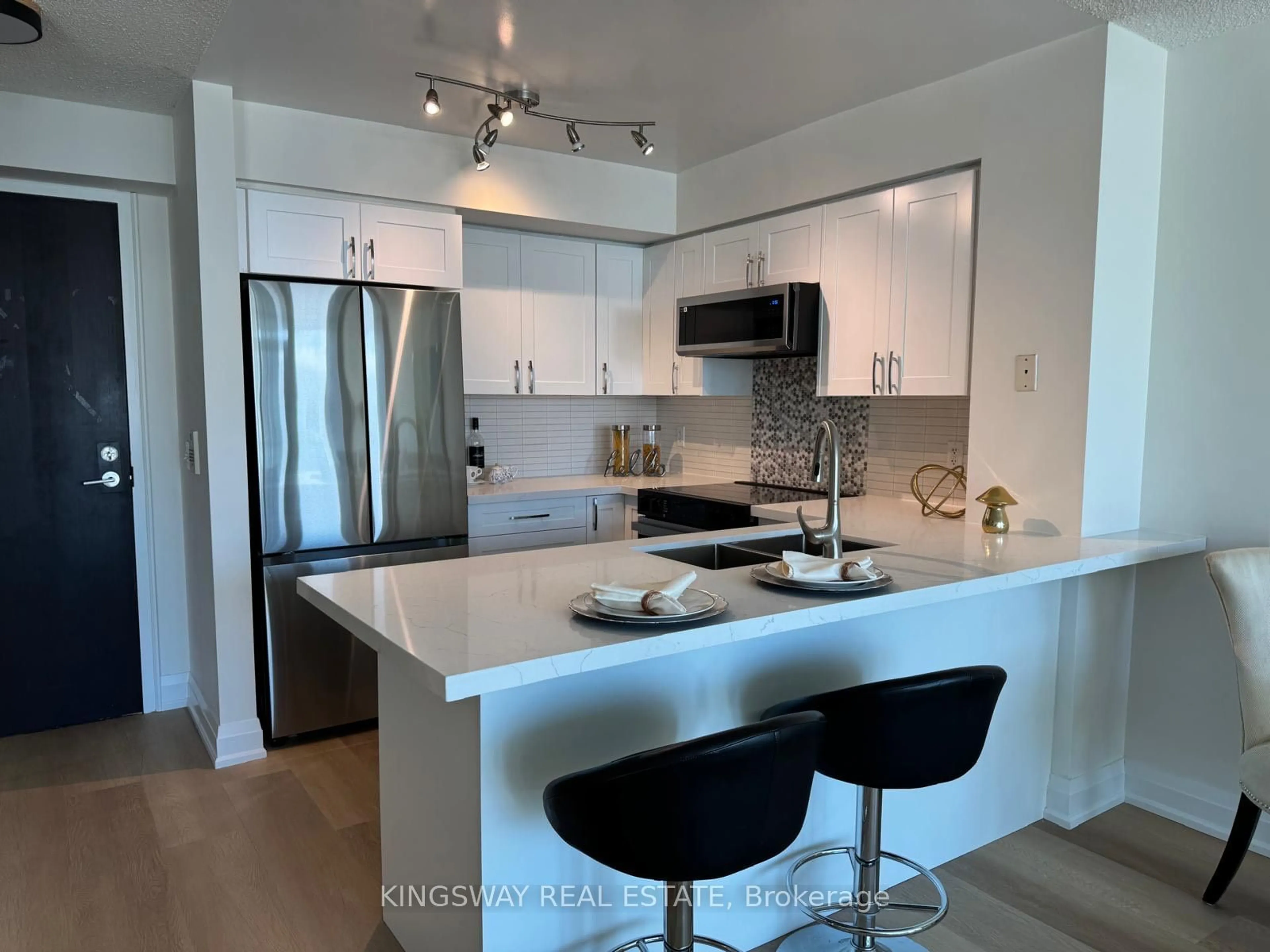 Open concept kitchen, unknown for 51 Lower Simcoe St #1811, Toronto Ontario M5J 3A2