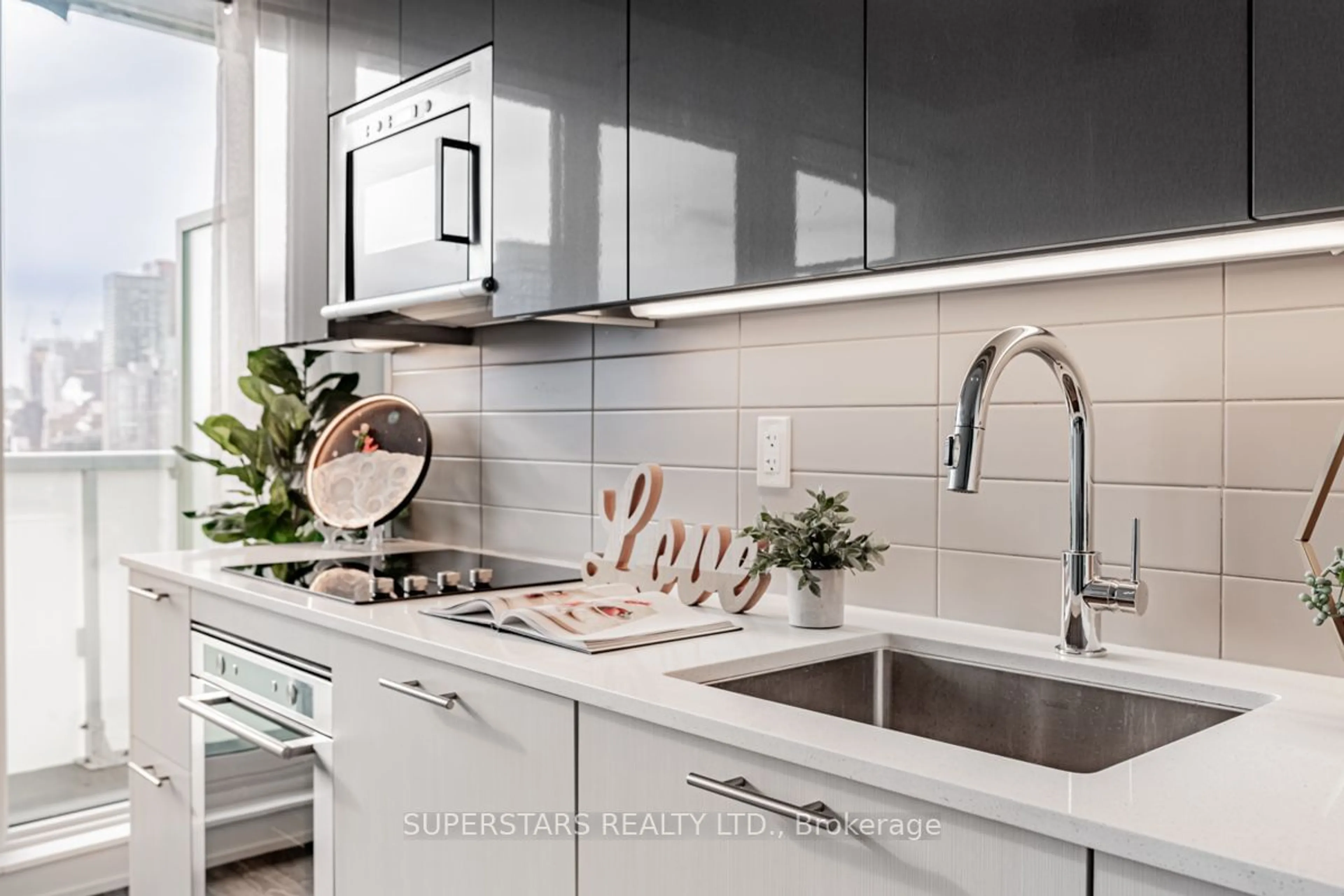 Contemporary kitchen, ceramic/tile floor for 403 Church St #2613, Toronto Ontario M4Y 0C9