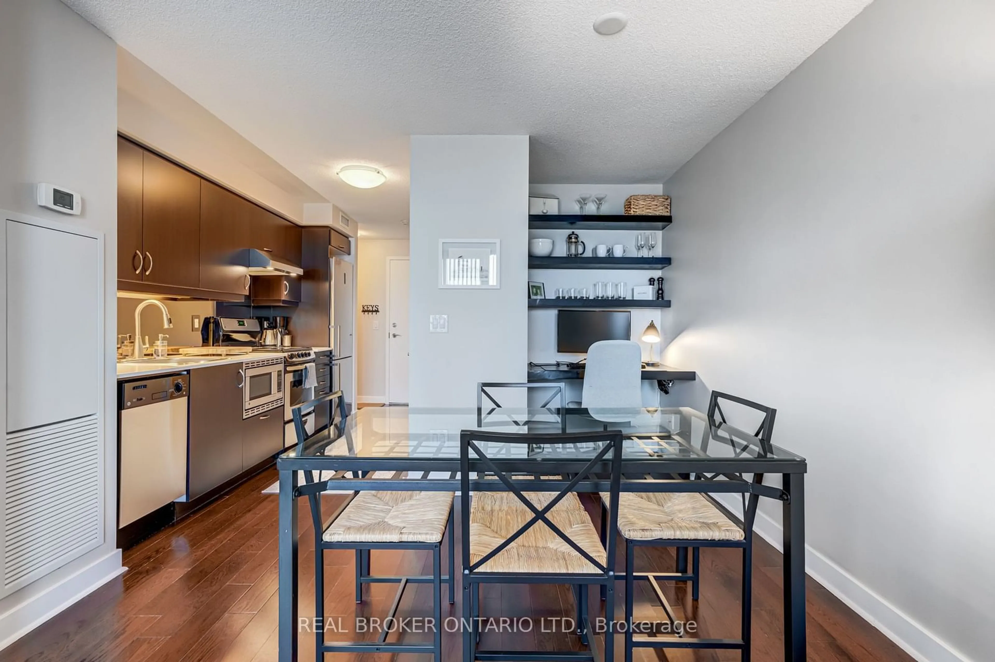 Open concept kitchen, unknown for 320 Richmond St #1516, Toronto Ontario M5A 1P9