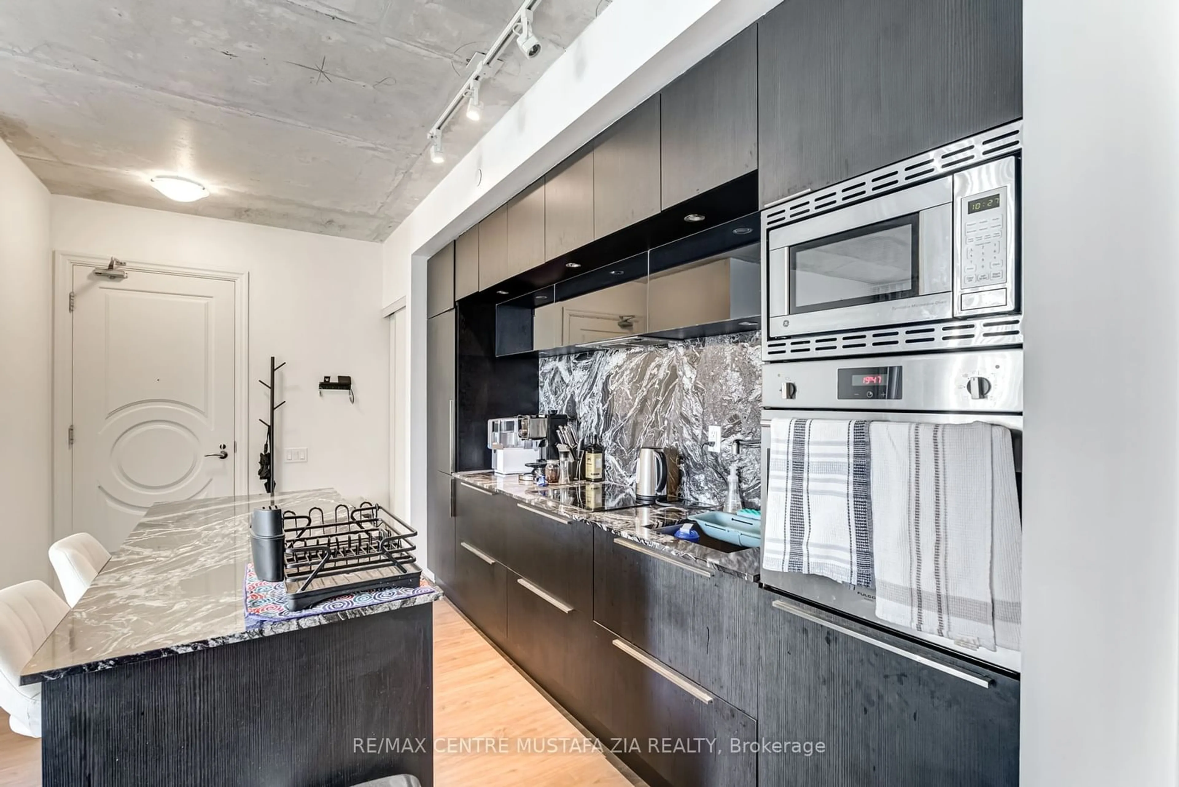 Contemporary kitchen, ceramic/tile floor for 88 Blue Jays Way #2501, Toronto Ontario M5V 2G3