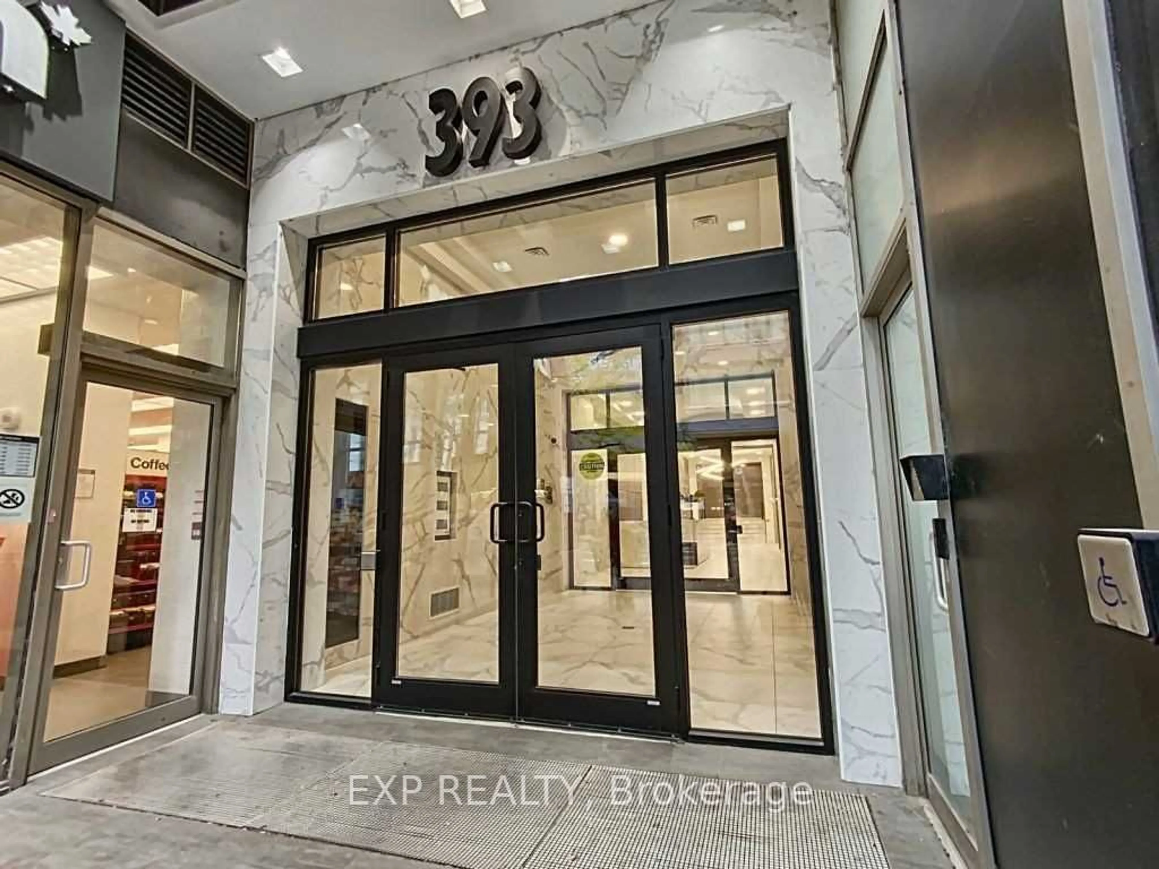 Indoor entryway for 393 King St #501, Toronto Ontario M5V 3G8