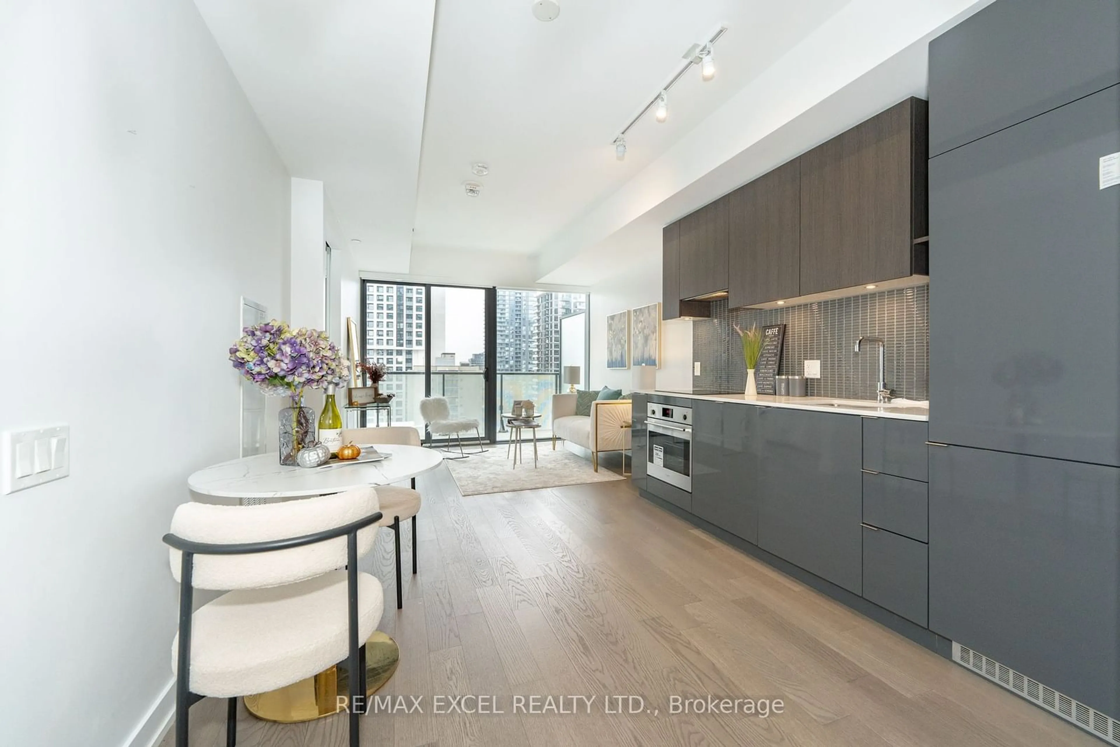 Open concept kitchen, unknown for 161 Roehampton Ave #1913, Toronto Ontario M4P 0C8